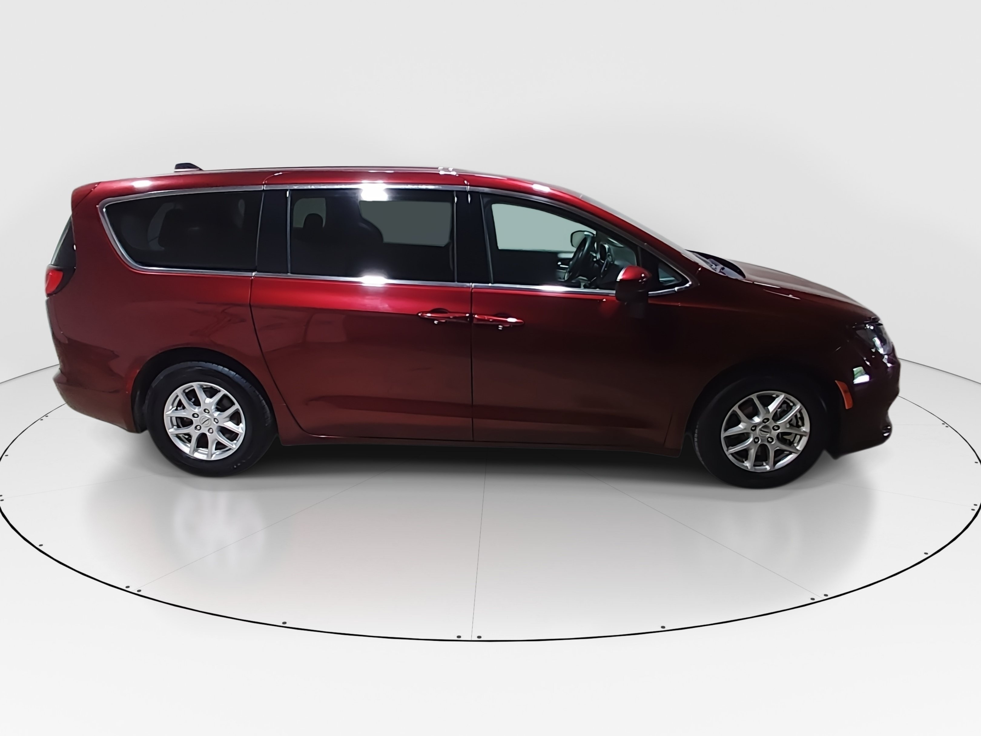2023 Chrysler Voyager LX - Photo 8
