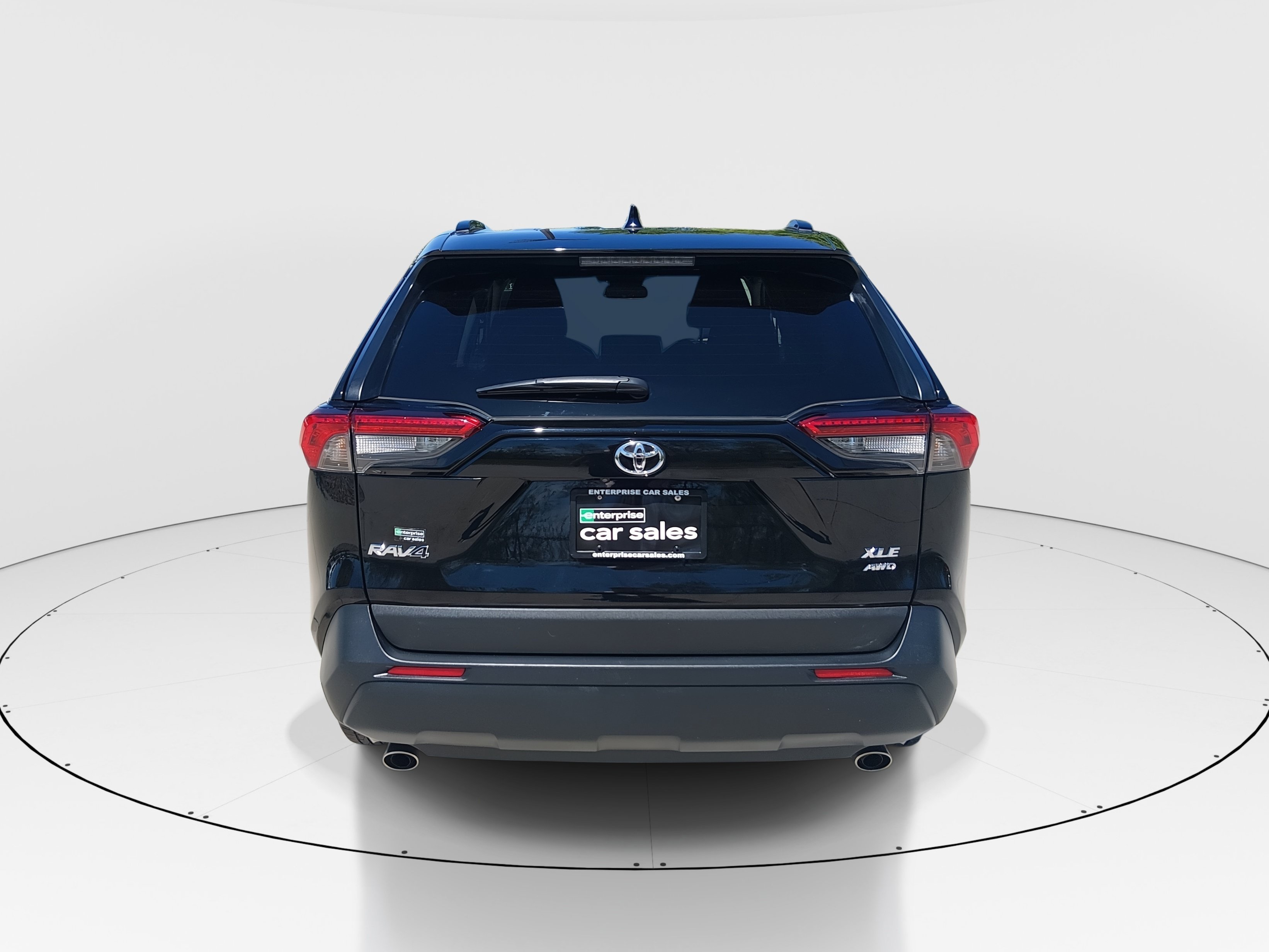 2025 Toyota RAV4 XLE - Photo 6