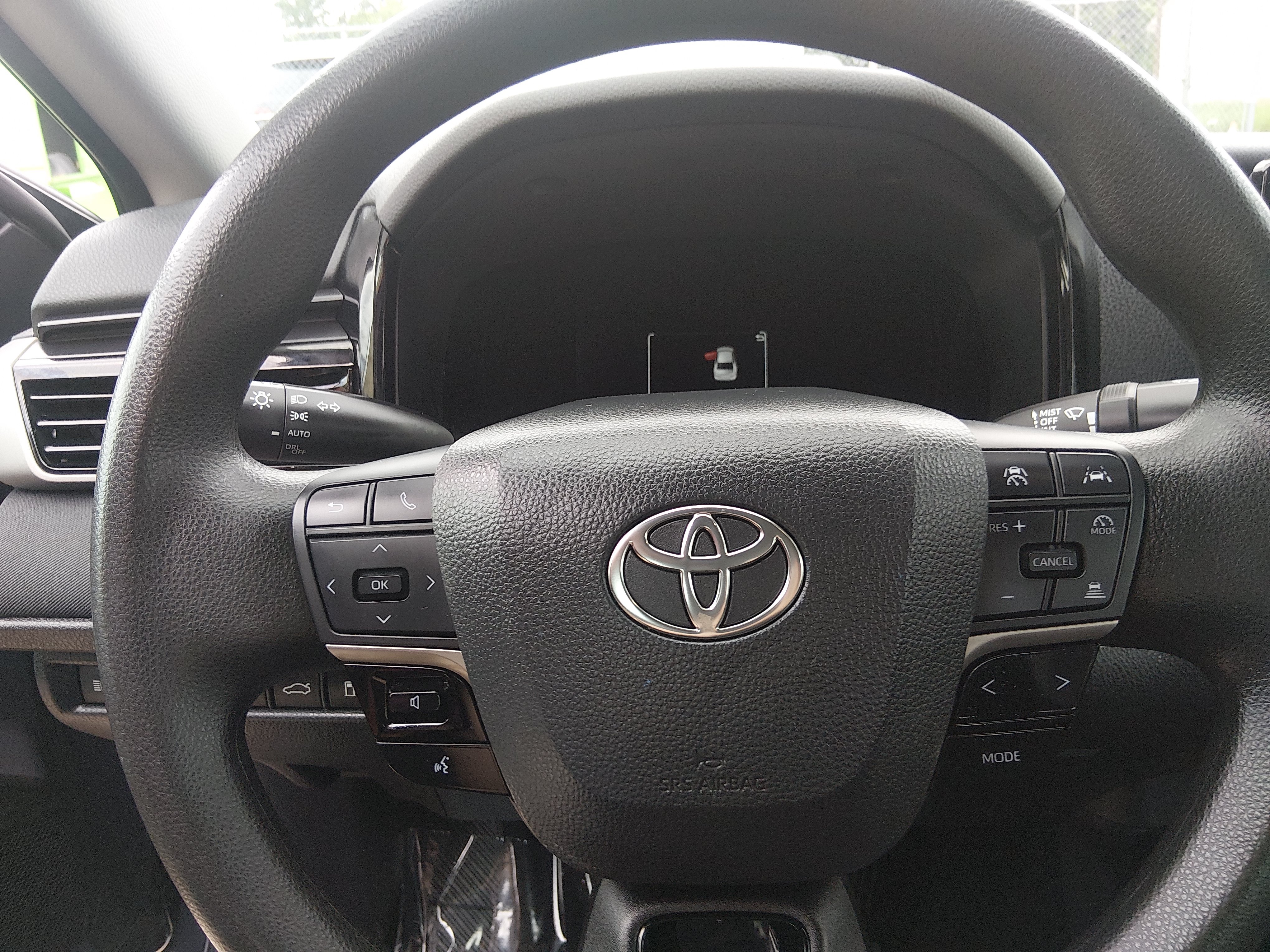 2025 Toyota Camry LE - Photo 12