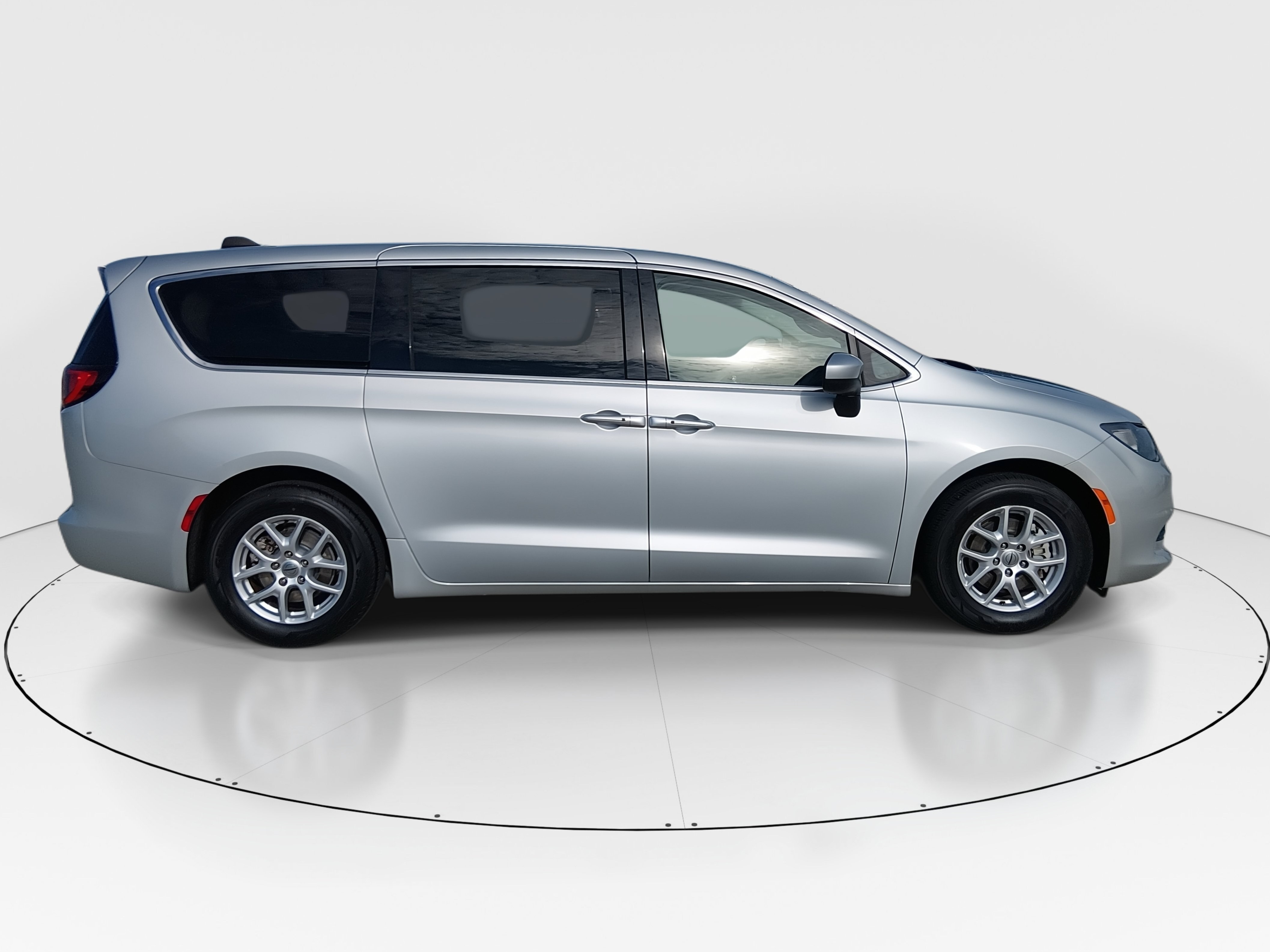 2022 Chrysler Voyager LX - Photo 8