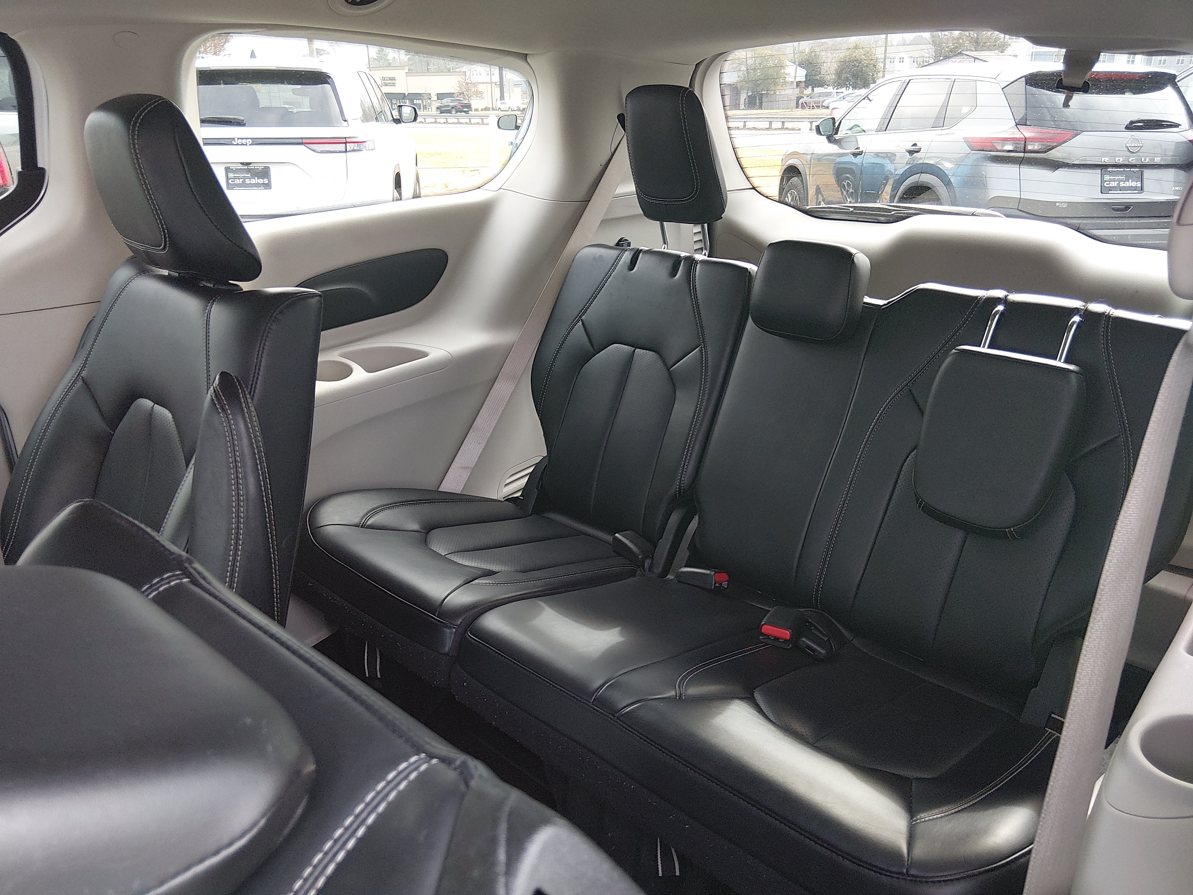 2023 Chrysler Pacifica Hybrid Touring L - Photo 17