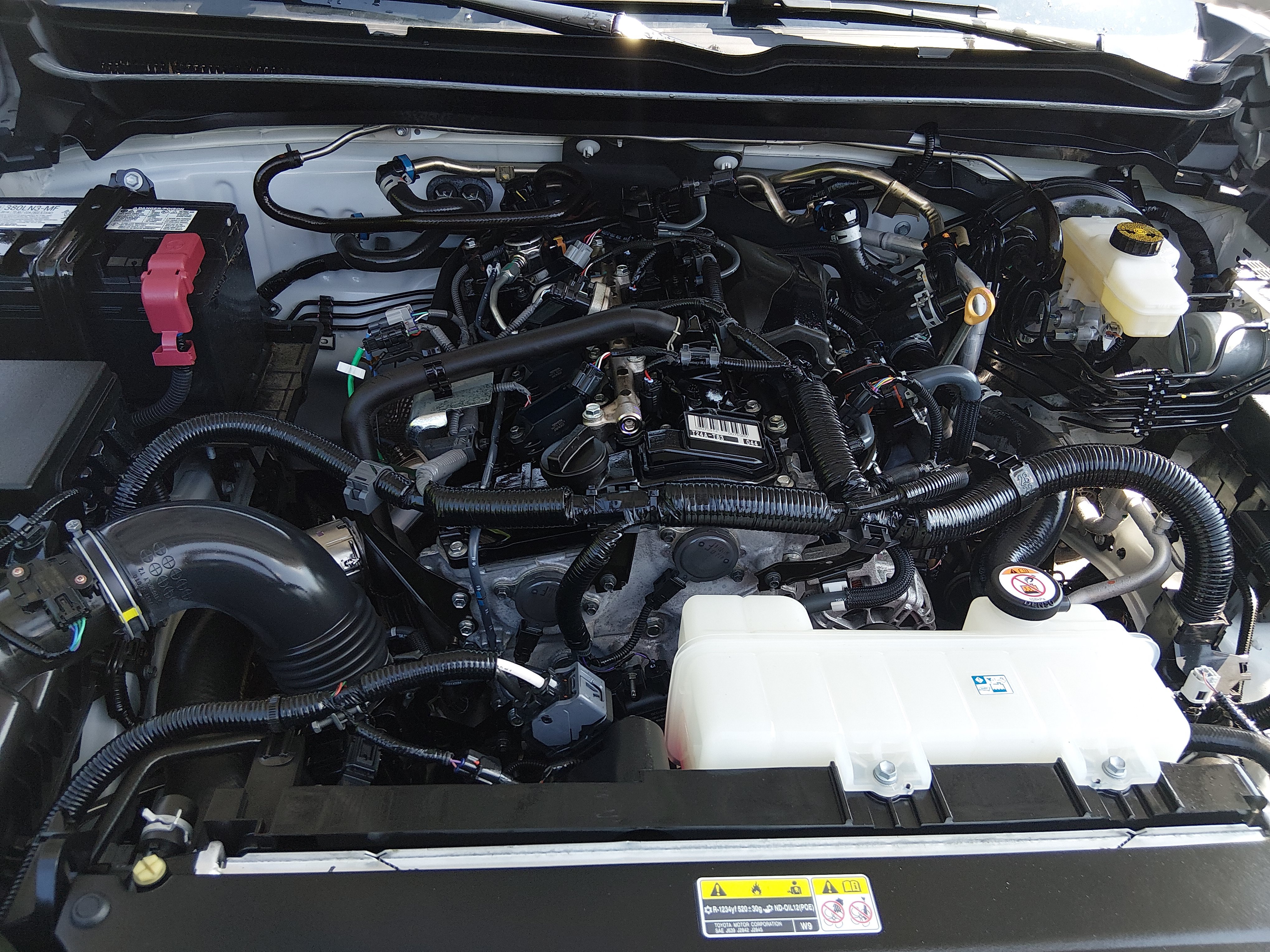 2025 Toyota Tacoma SR - Photo 9