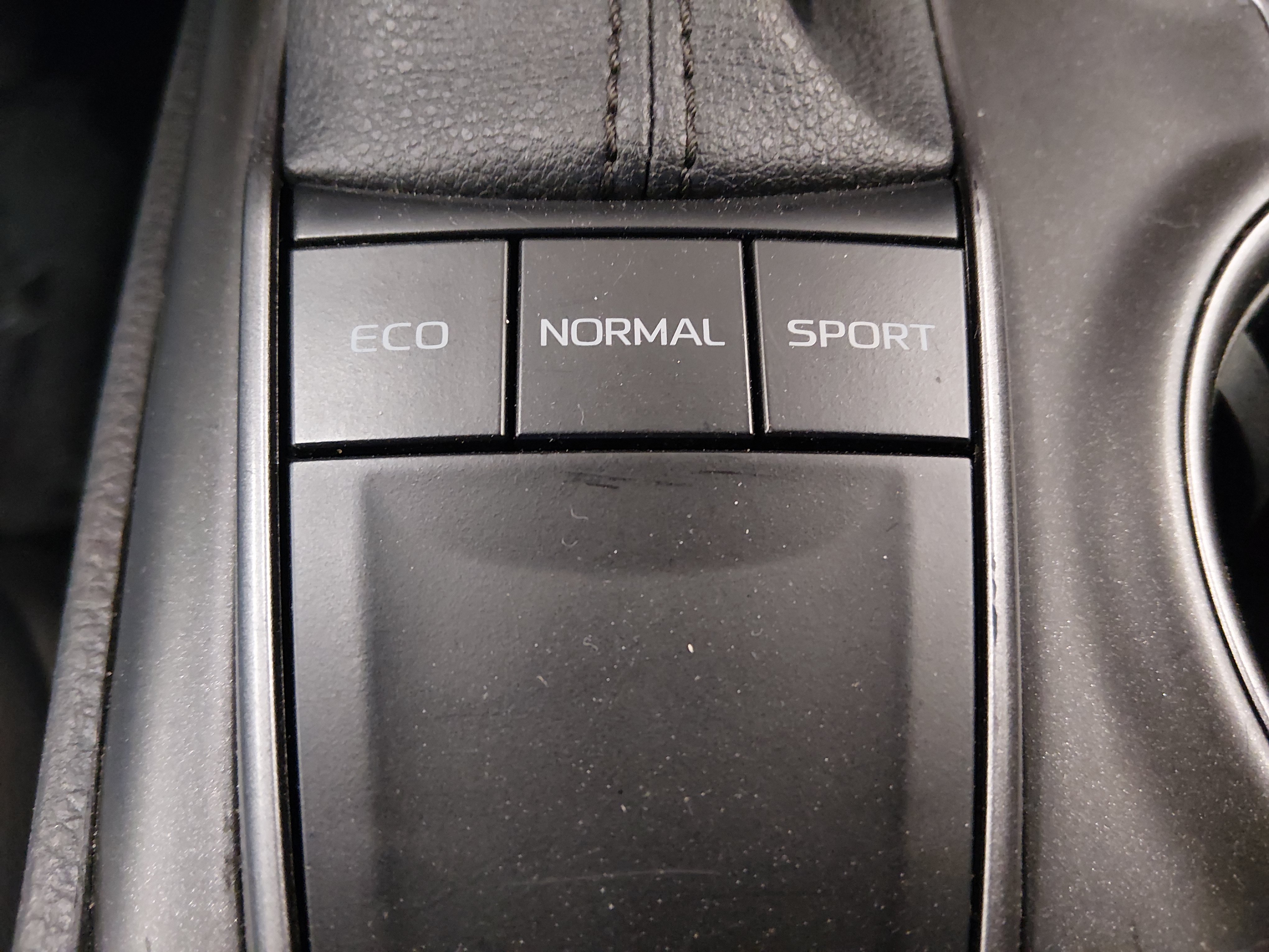 2024 Toyota Camry SE - Photo 18