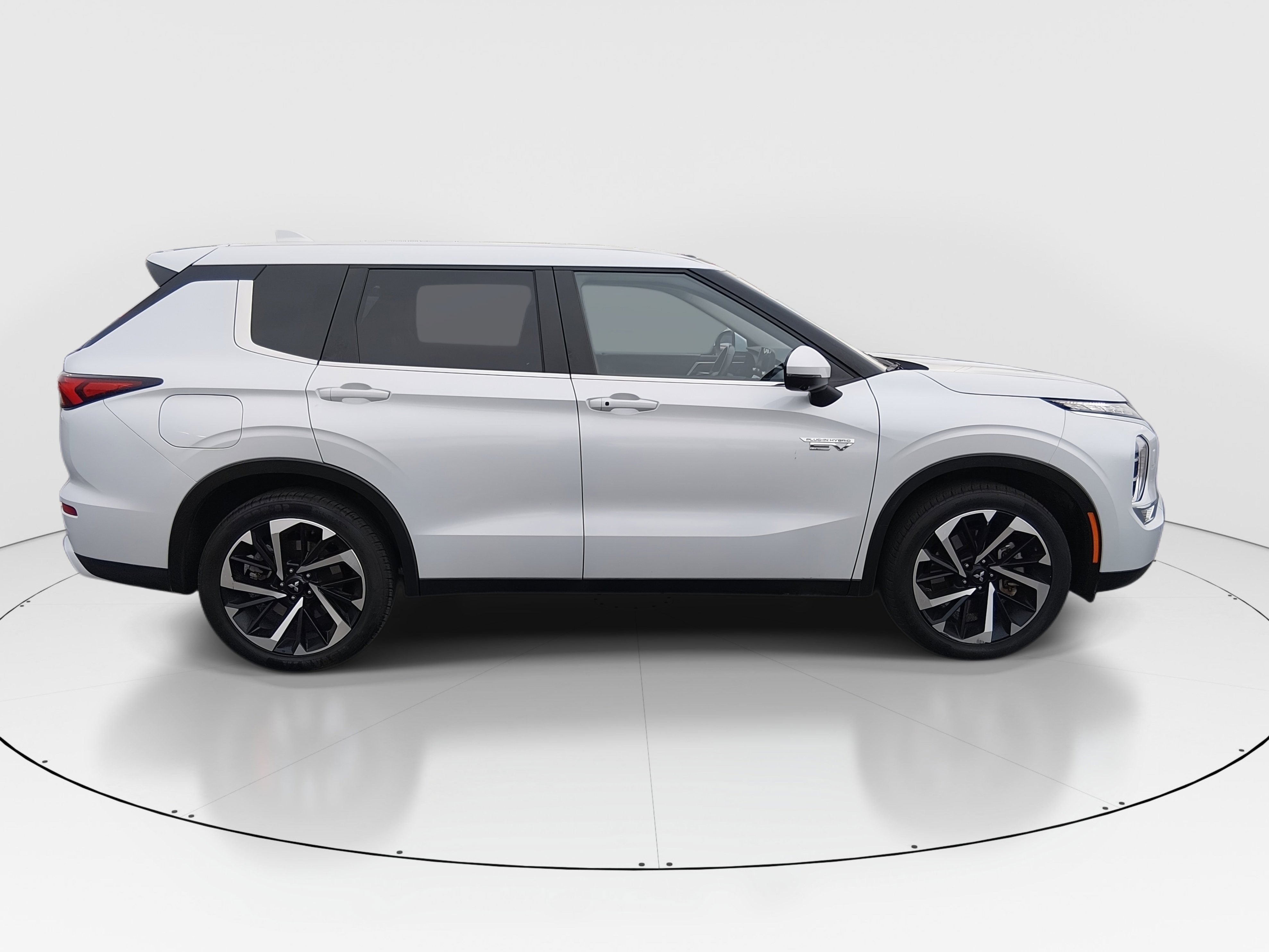 2024 Mitsubishi Outlander Plug-in Hybrid SE - Photo 8