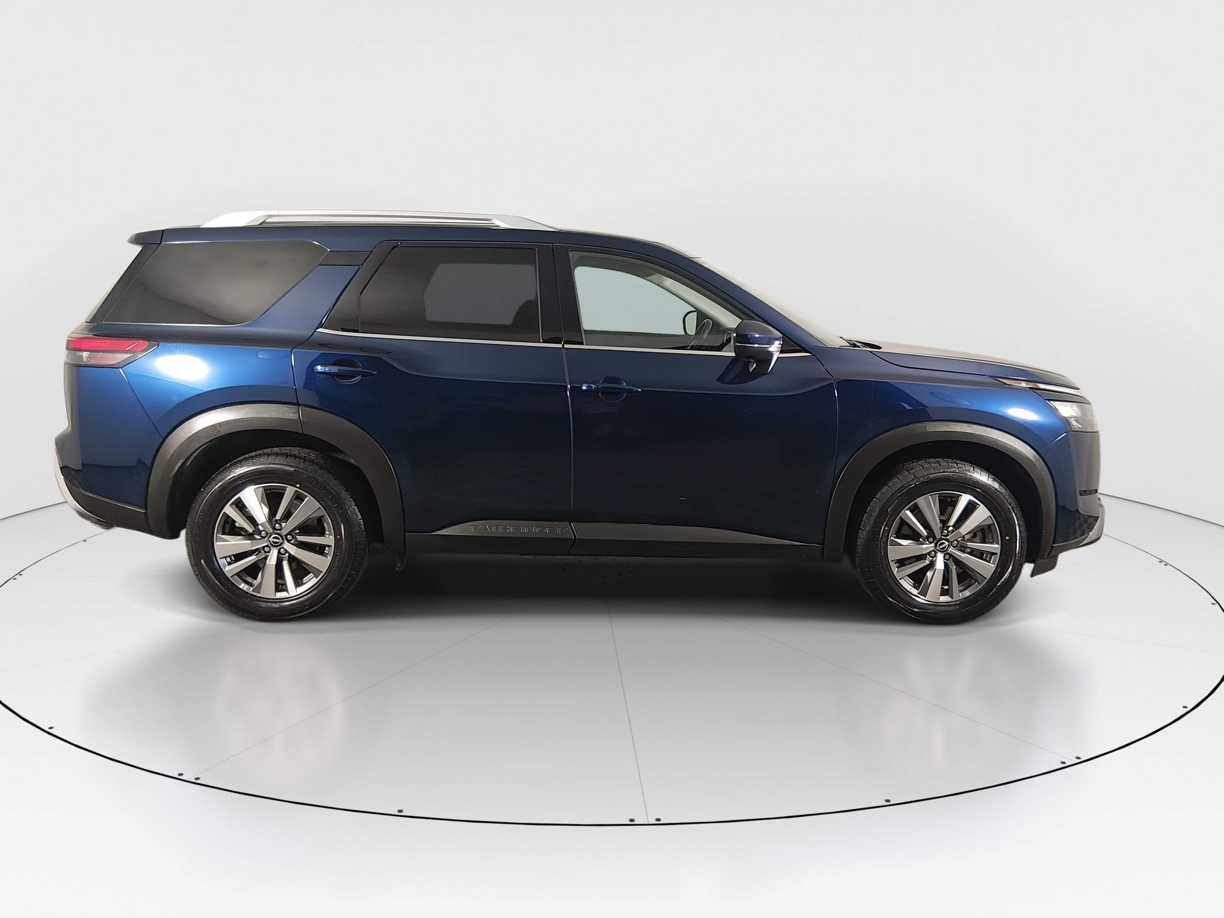 2025 Nissan Pathfinder SL - Photo 8