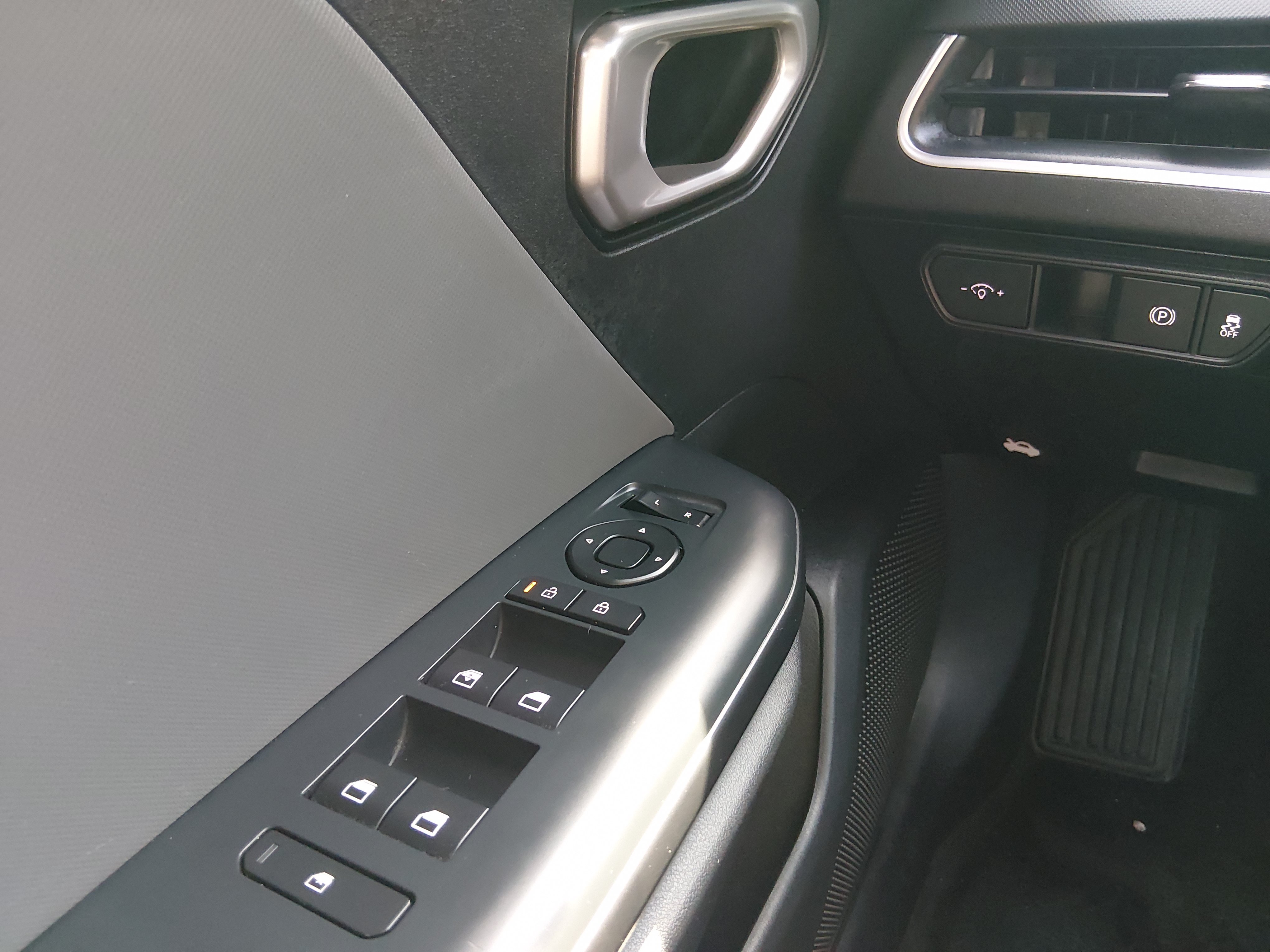 2025 Kia K4 LXS - Photo 13