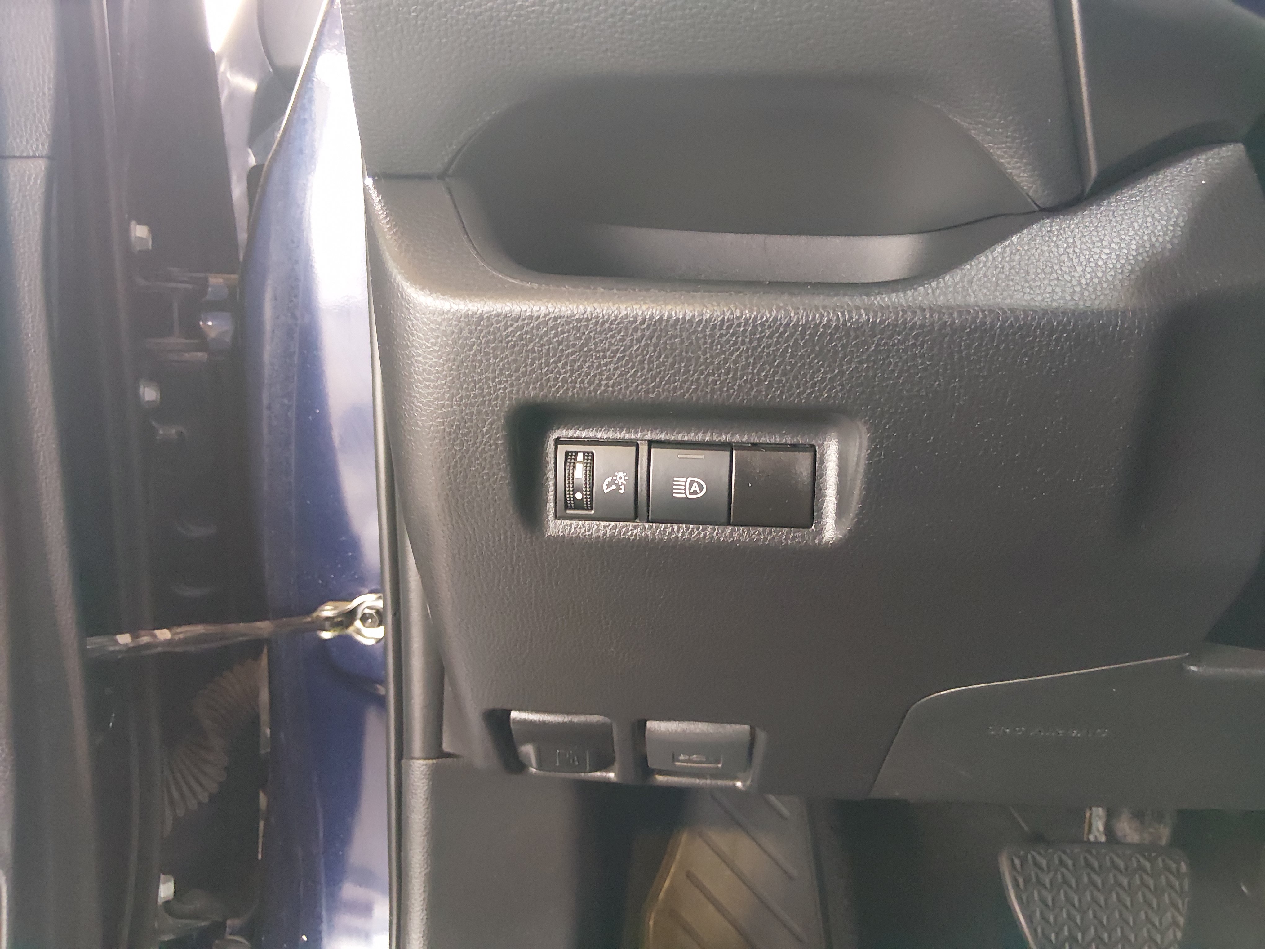 2024 Toyota RAV4 XLE - Photo 13