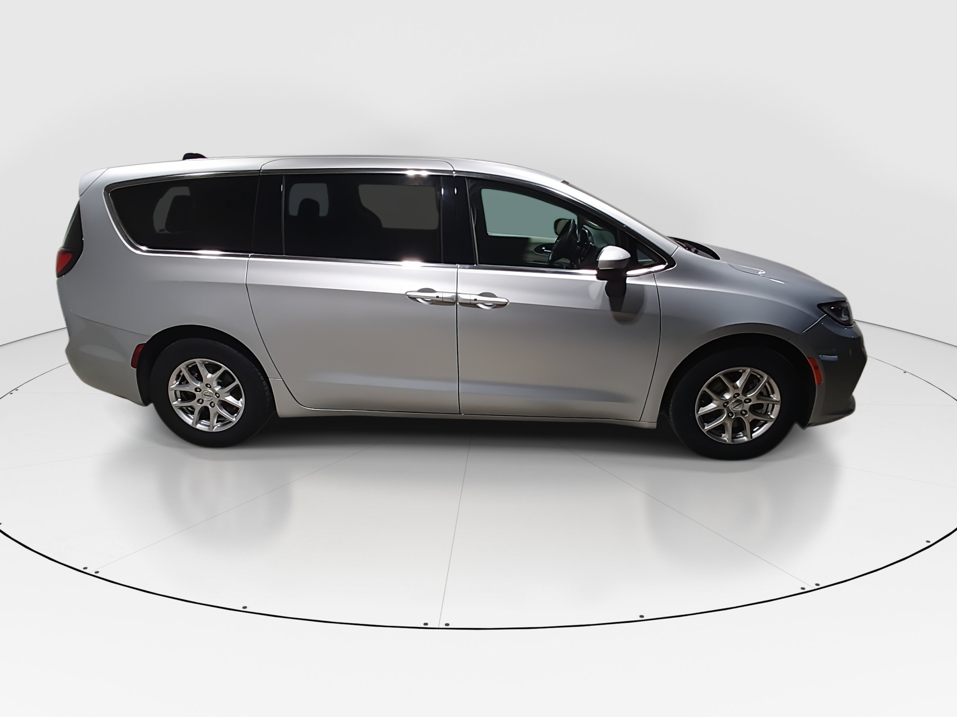 2023 Chrysler Pacifica Touring L - Photo 8
