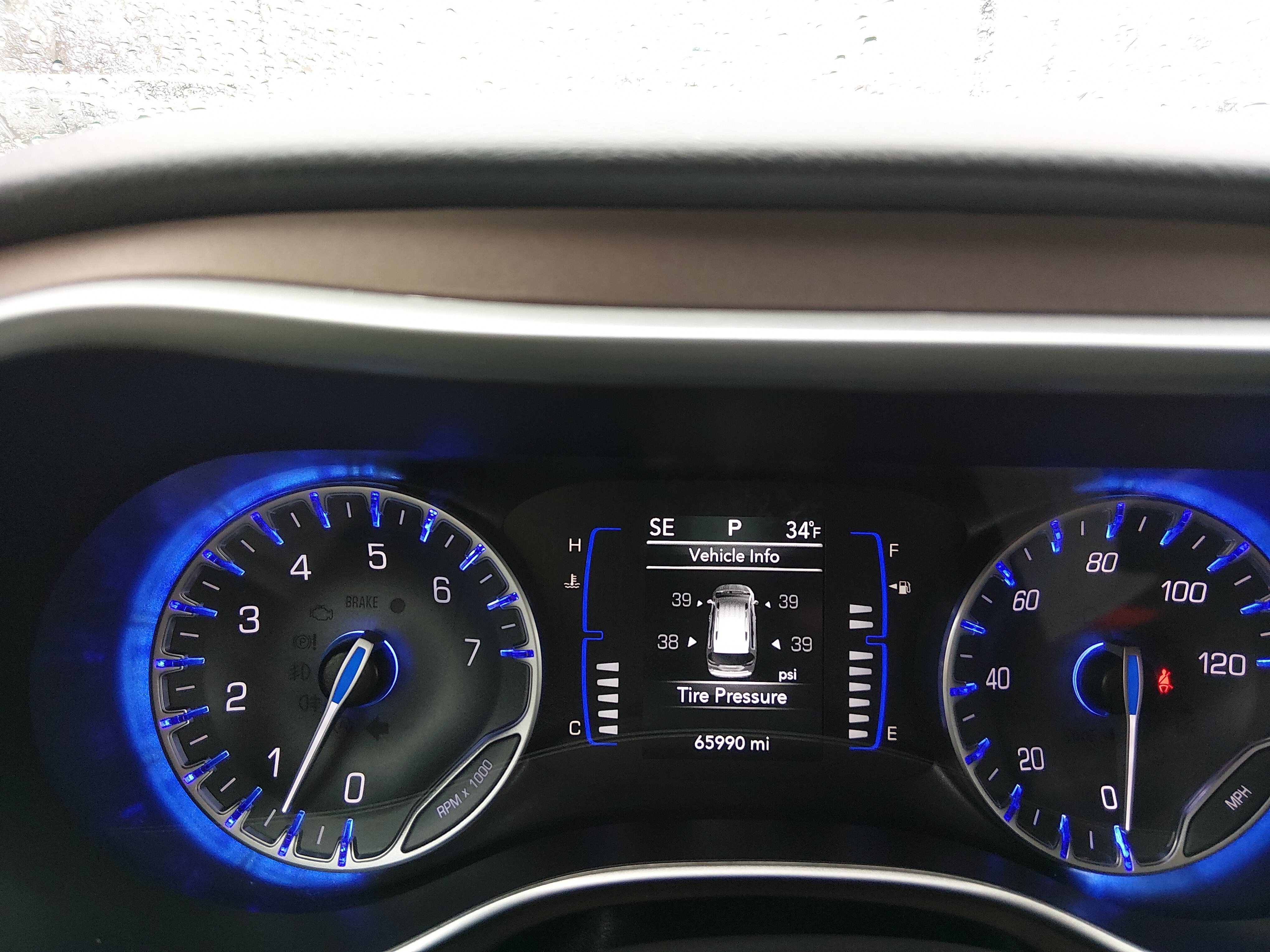 2024 Chrysler Voyager LX - Photo 14