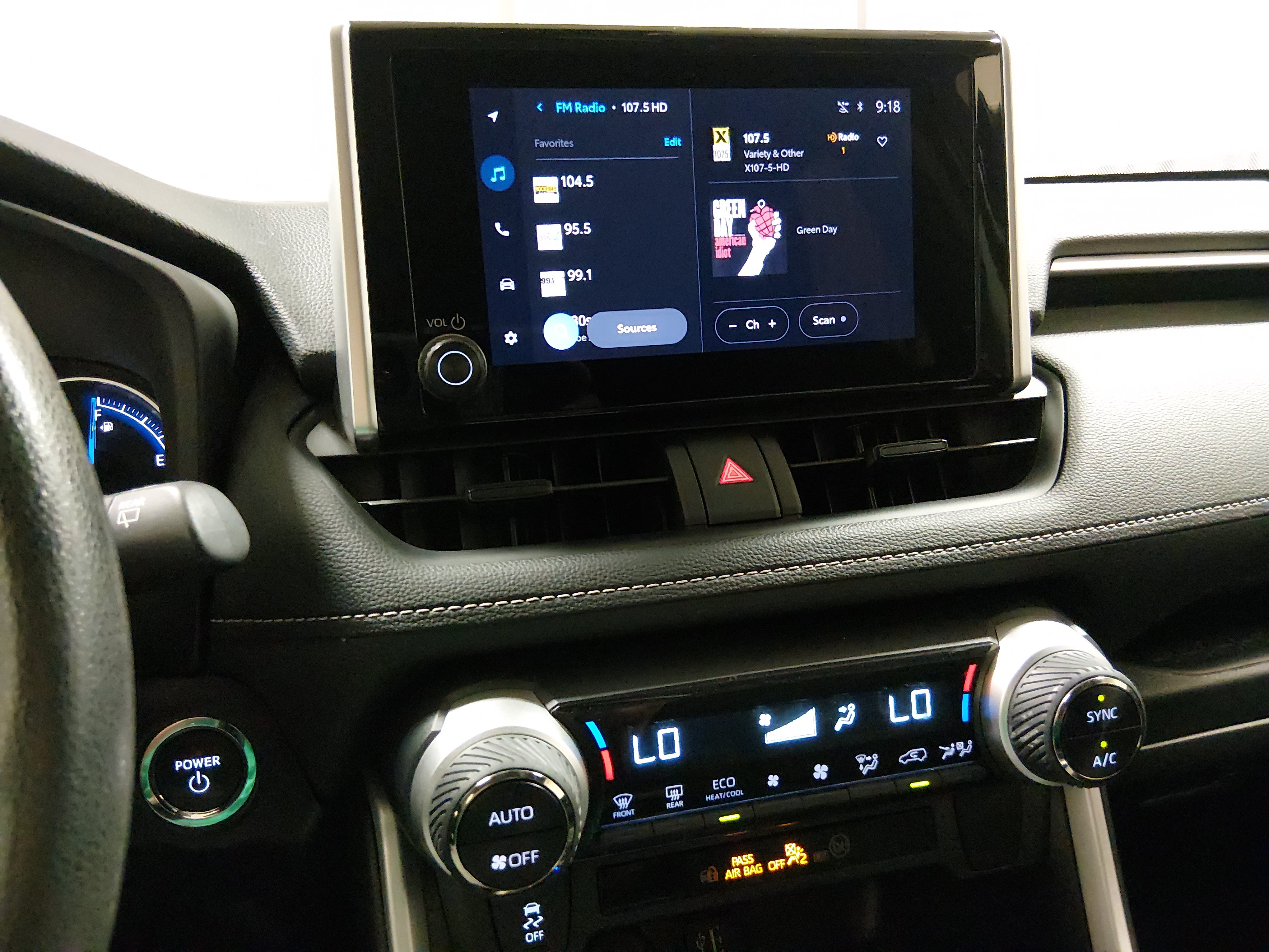 2024 Toyota RAV4 XLE - Photo 17