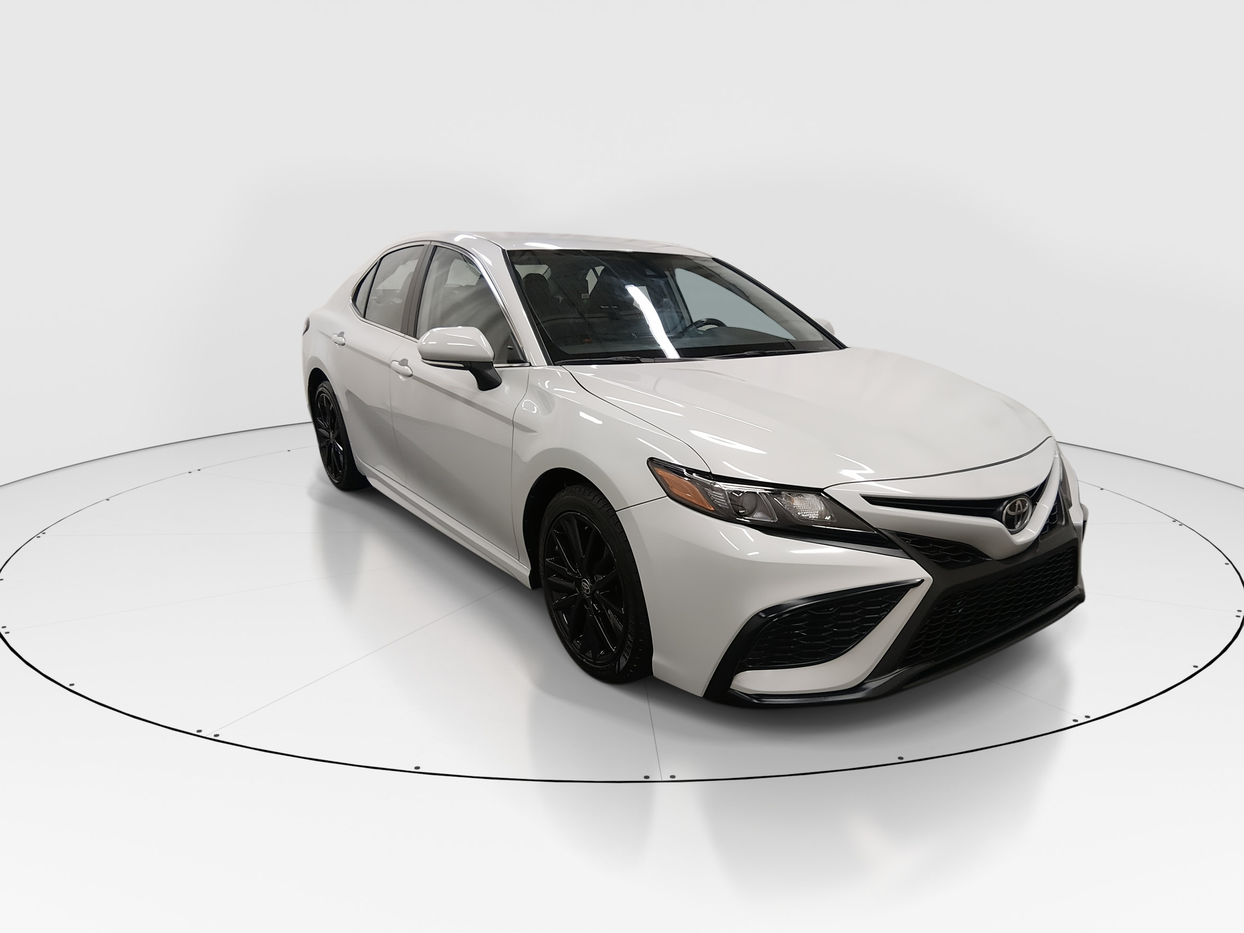 2024 Toyota Camry SE Auto — front three-quarter view