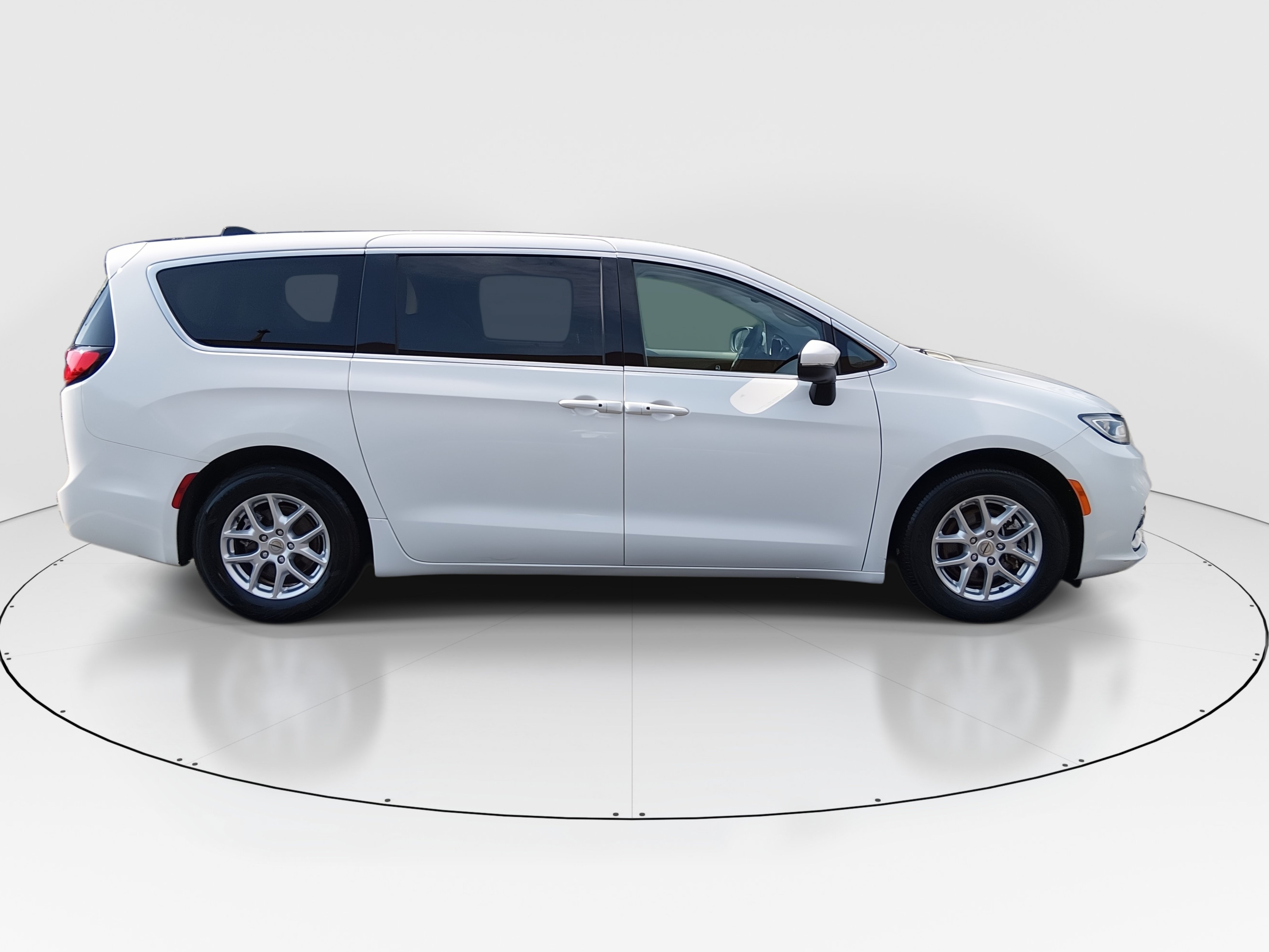 2023 Chrysler Pacifica Touring L - Photo 8