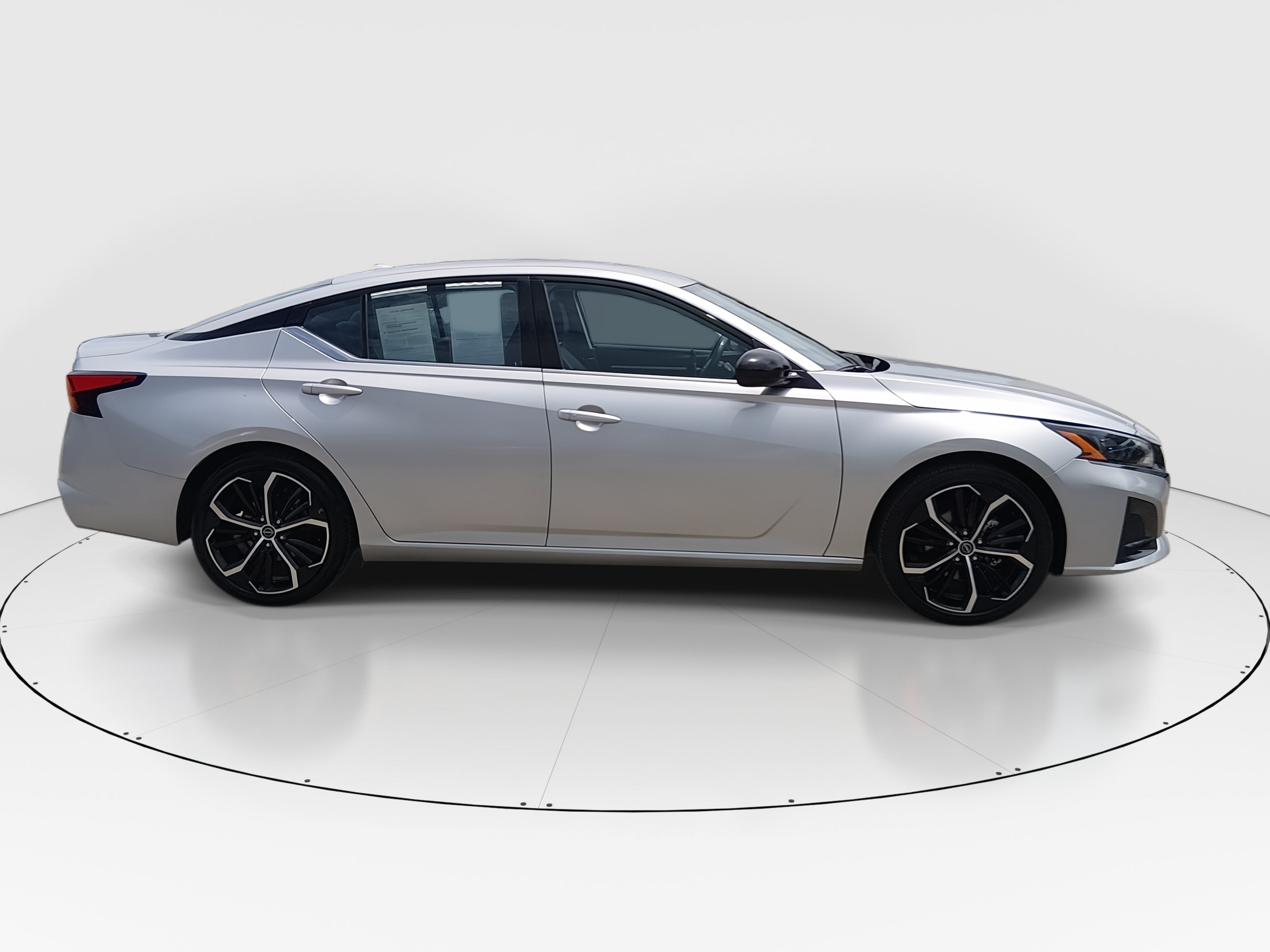 2024 Nissan Altima SR - Photo 8