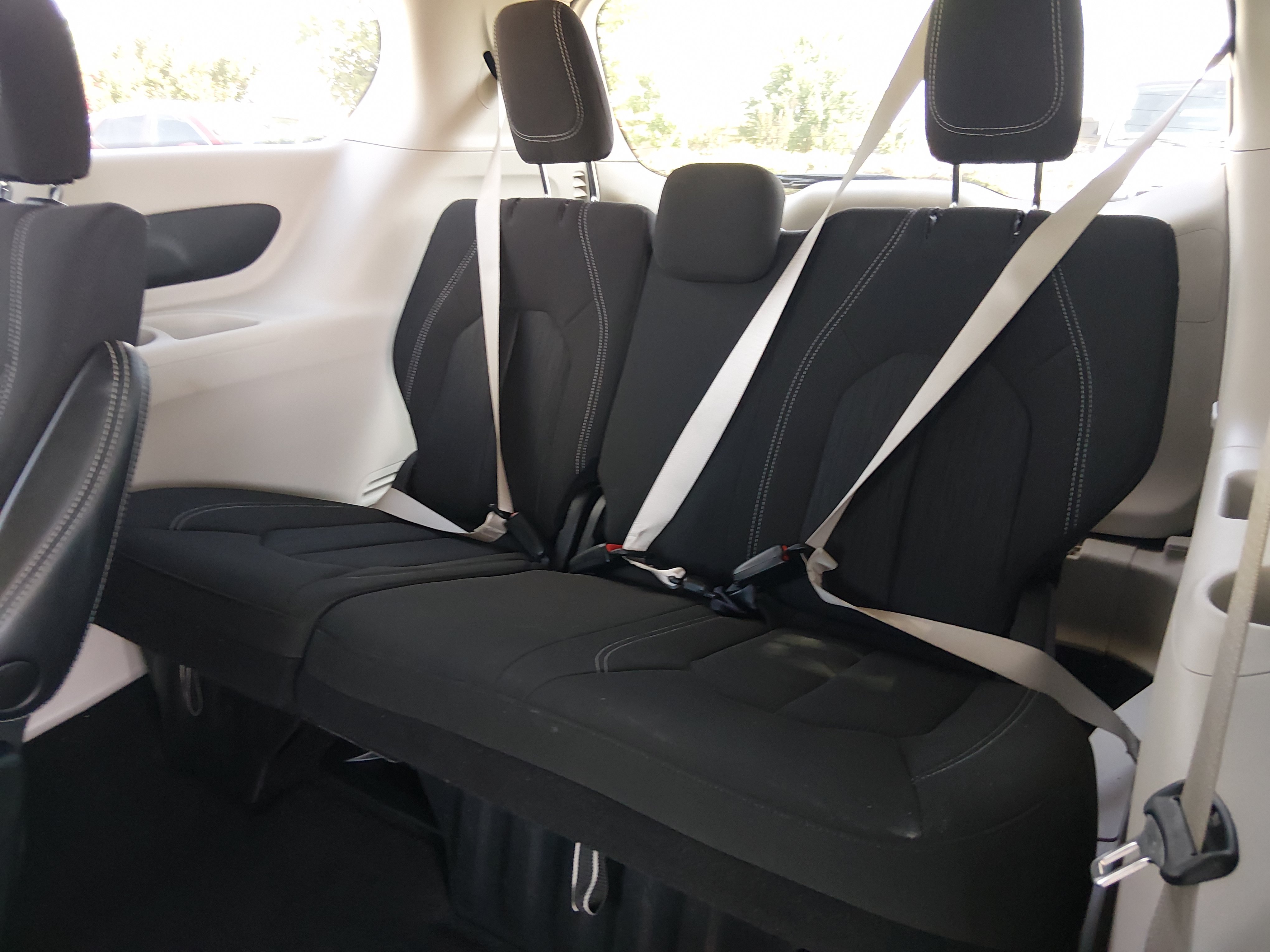 2023 Chrysler Voyager LX - Photo 17
