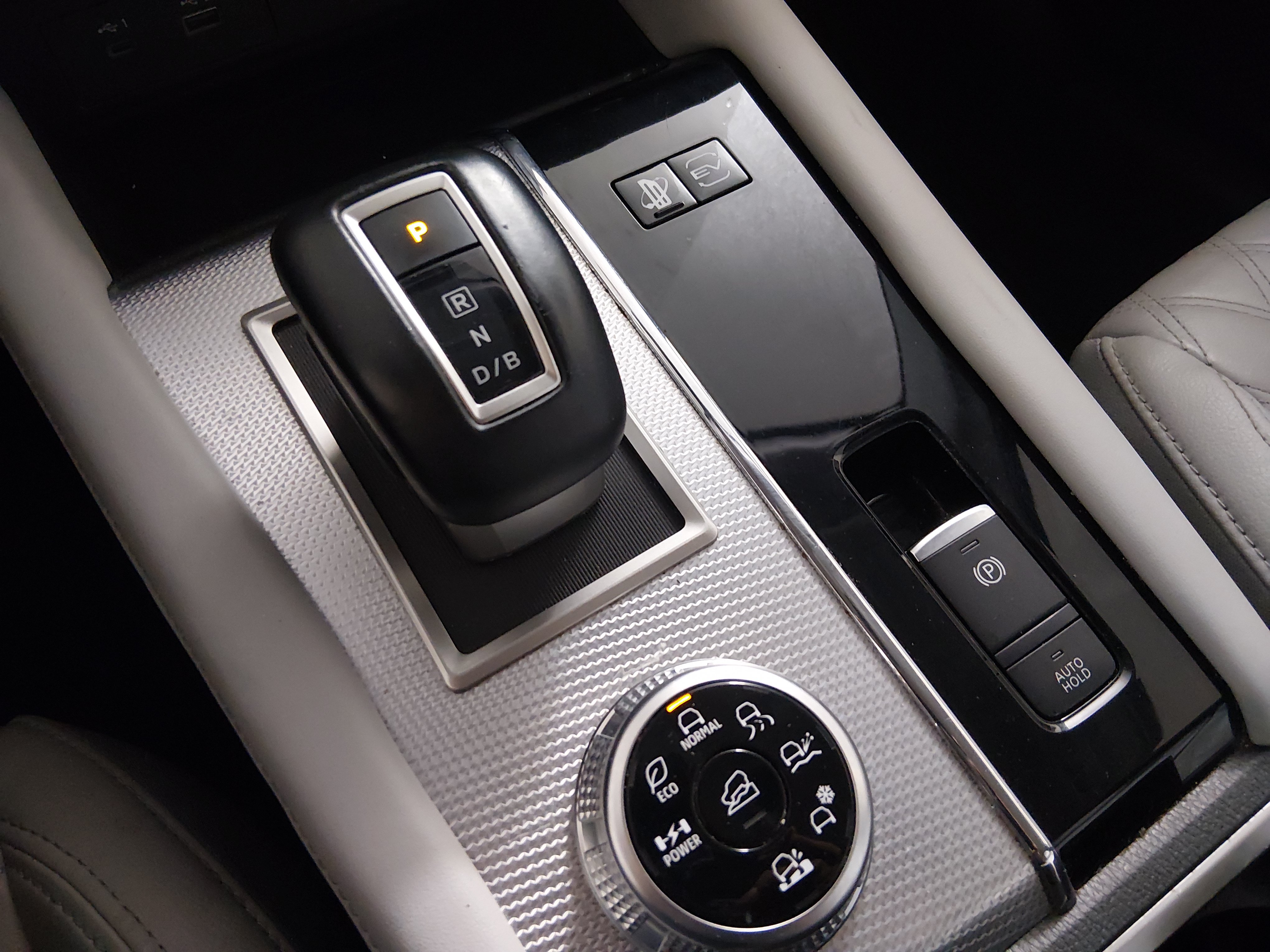 2024 Mitsubishi Outlander Plug-in Hybrid SEL - Photo 16