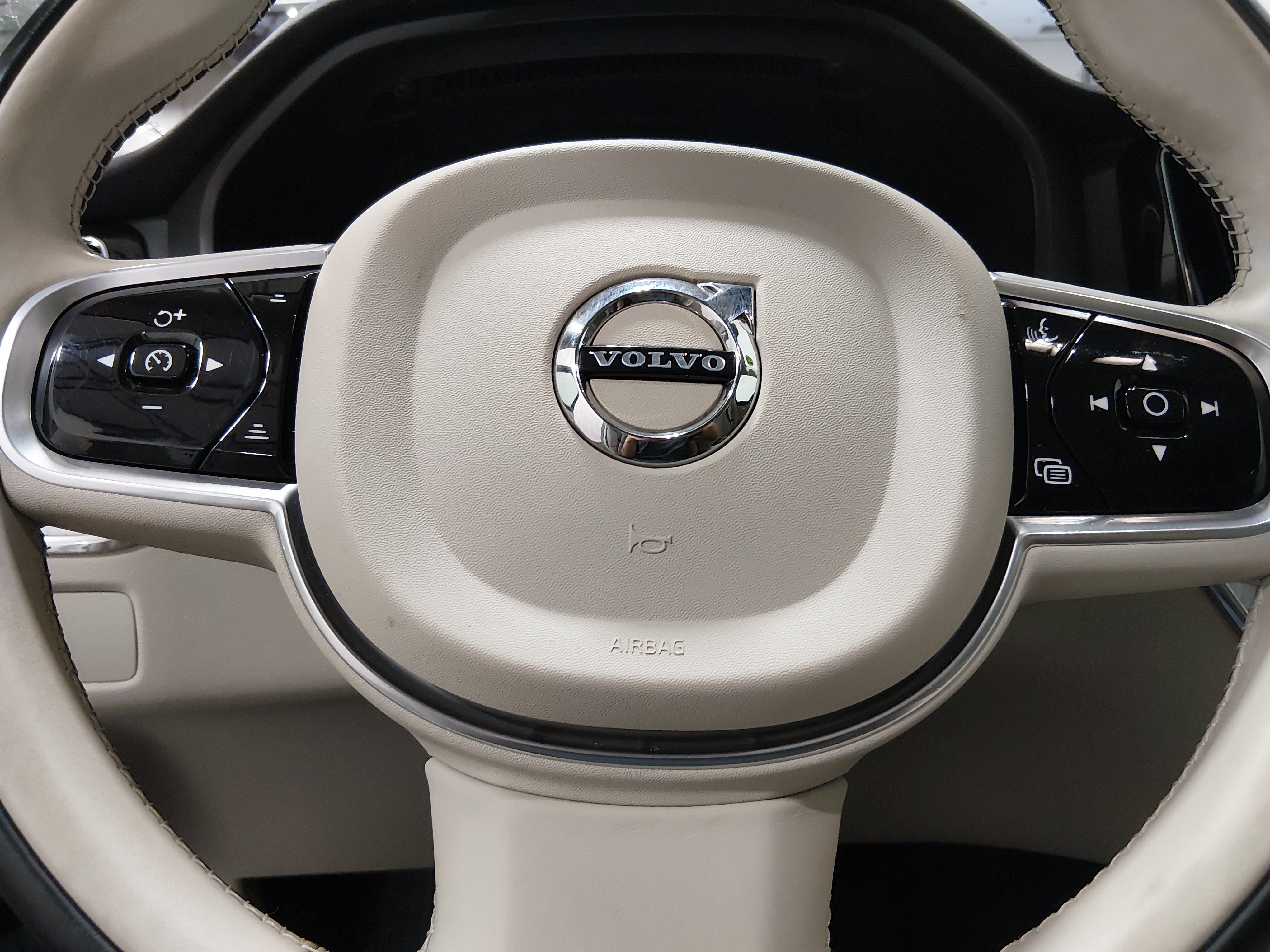 2023 Volvo XC60 Plus - Photo 12