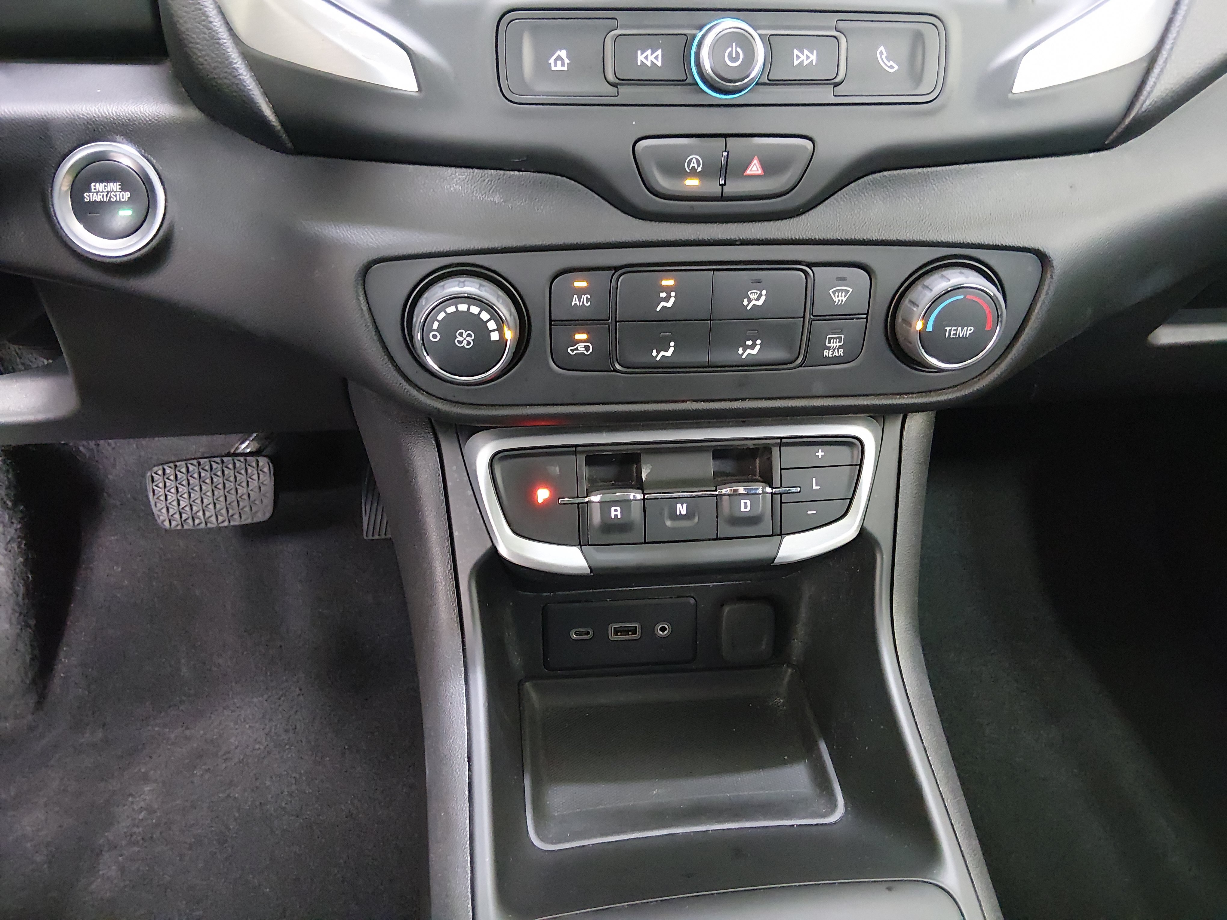 2024 GMC Terrain SLE - Photo 13