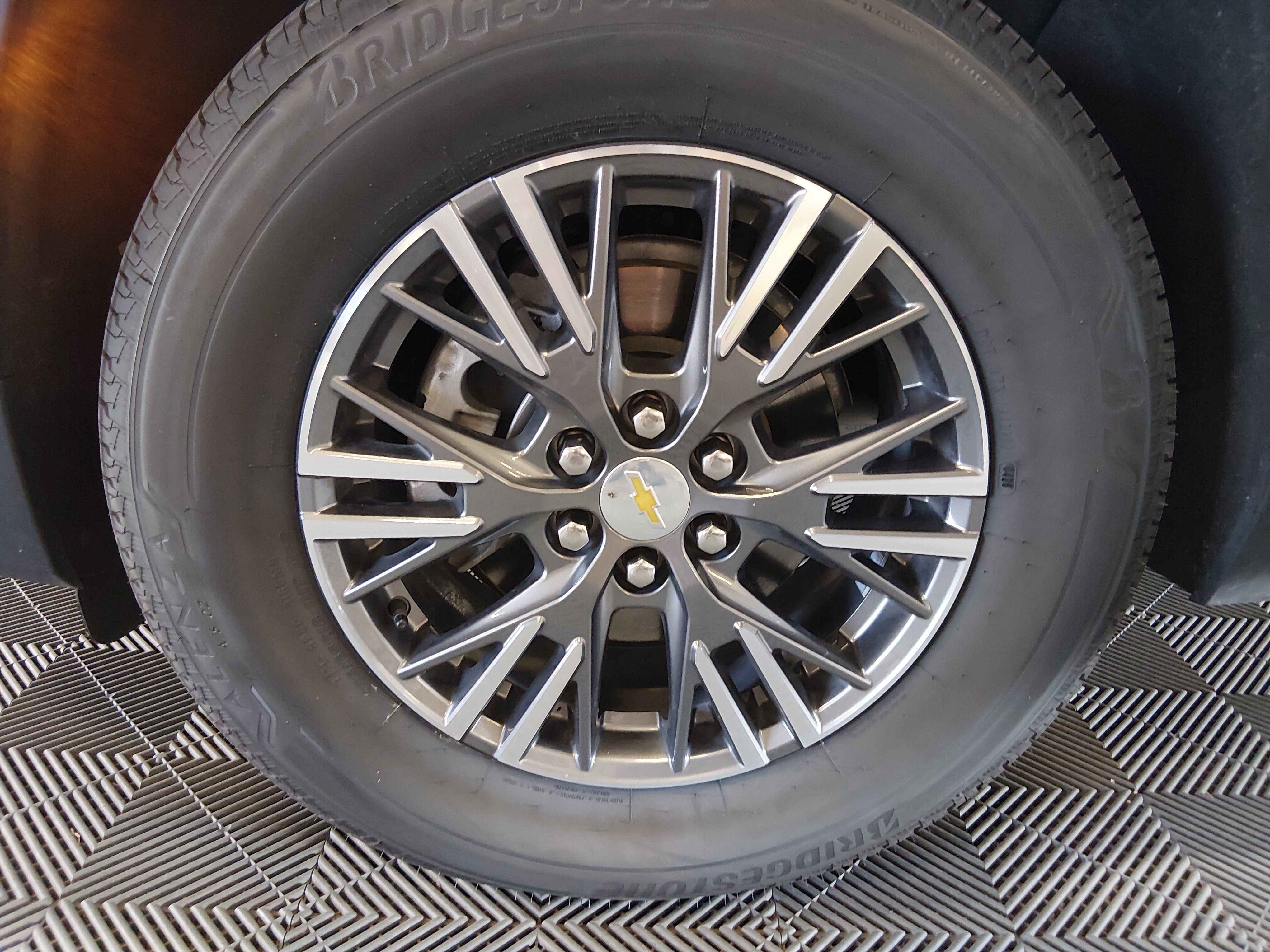 2025 Chevrolet Traverse LT - Photo 10