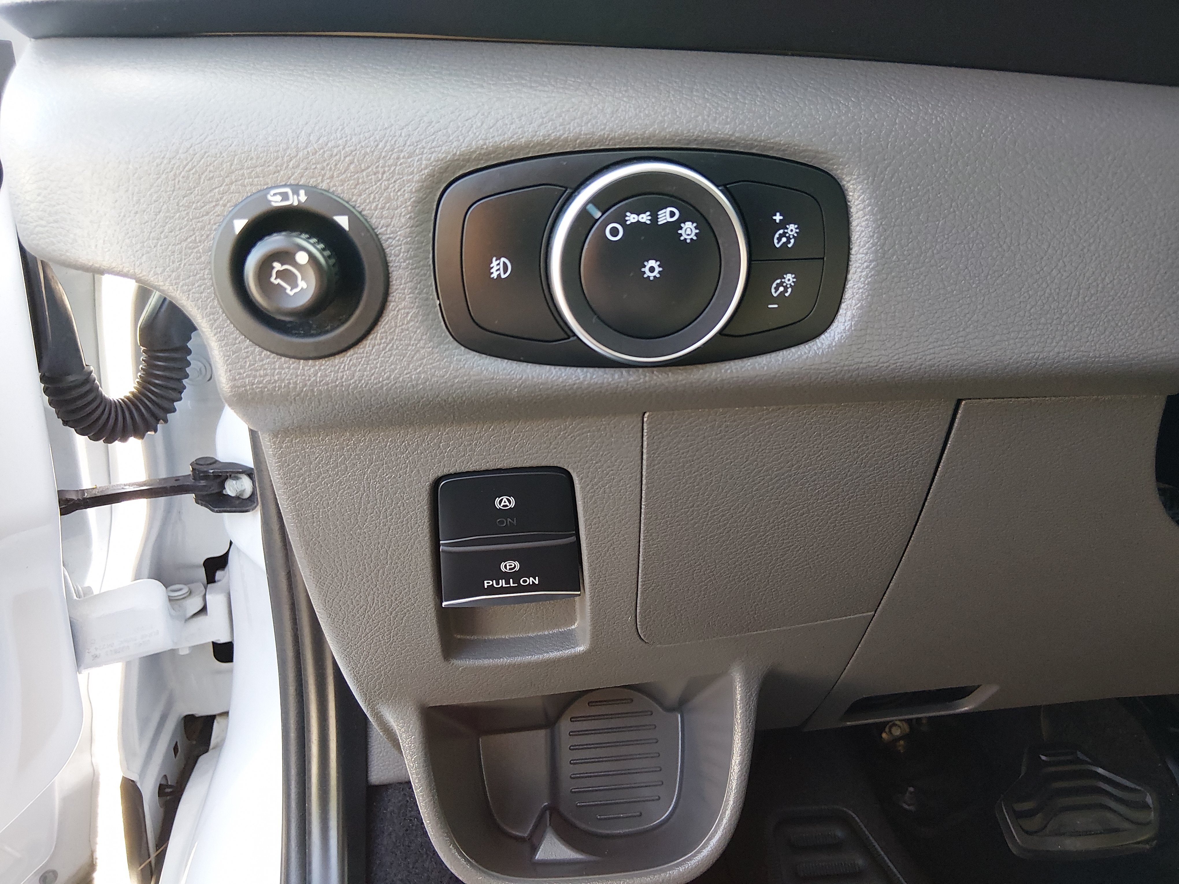 2024 Ford Transit Passenger Van XLT - Photo 13