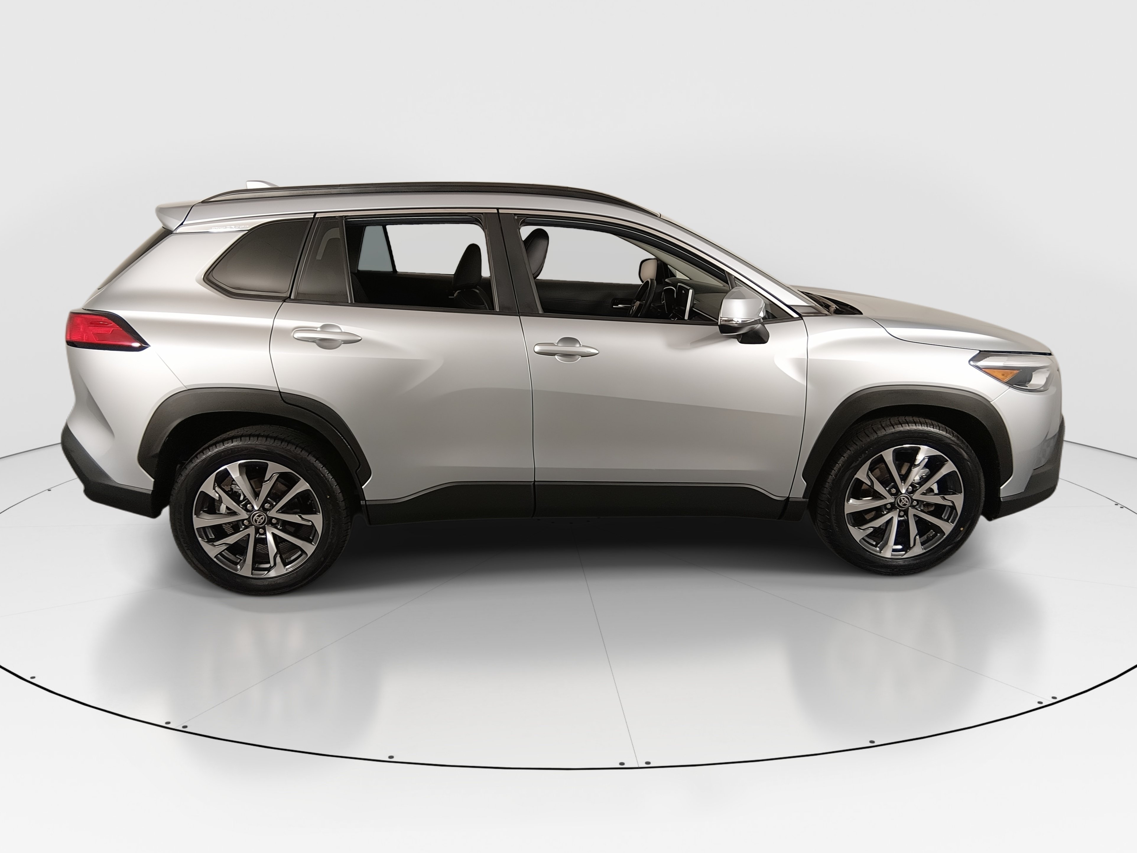 2023 Toyota Corolla Cross XLE - Photo 8