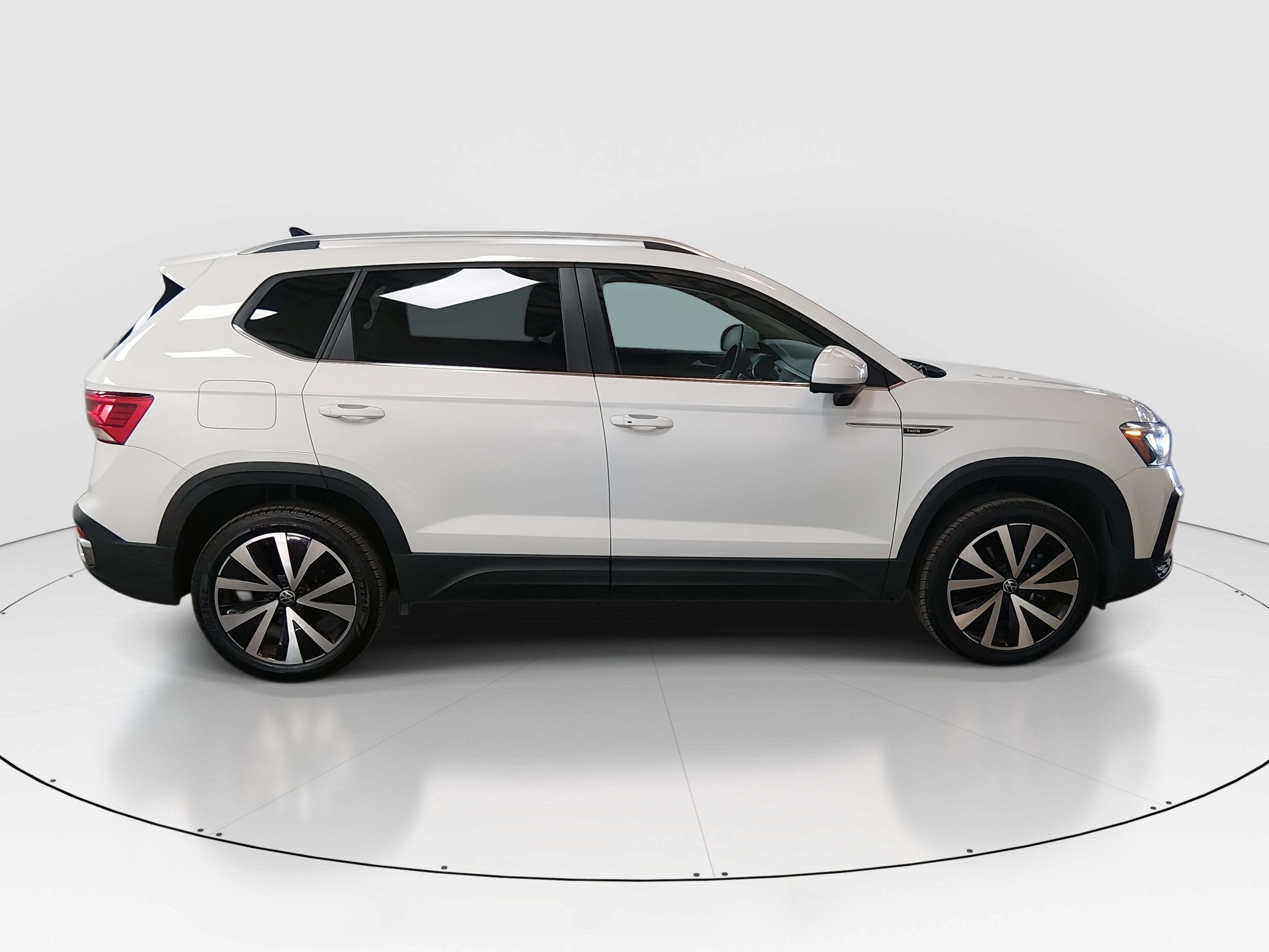 2024 Volkswagen Taos SE - Photo 8