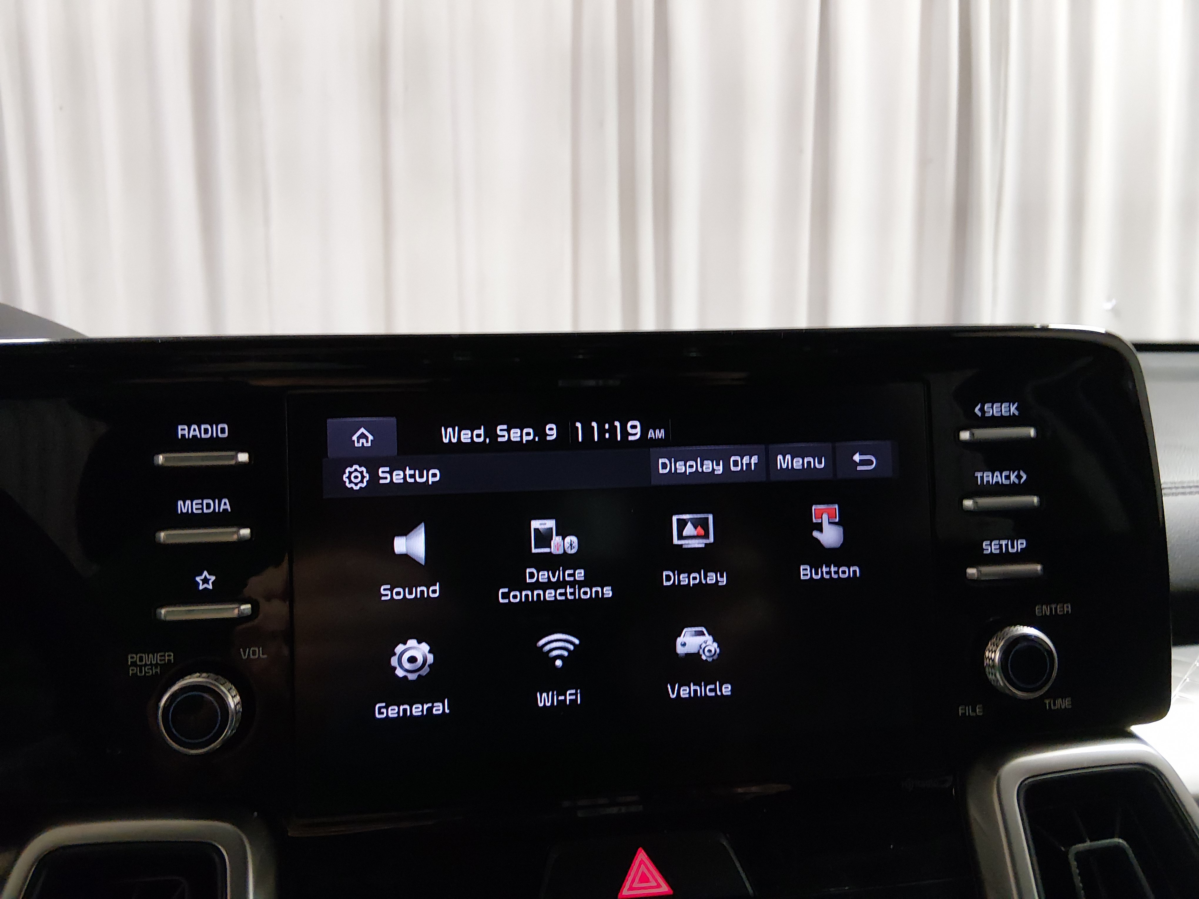2023 Kia Sorento LX - Photo 17