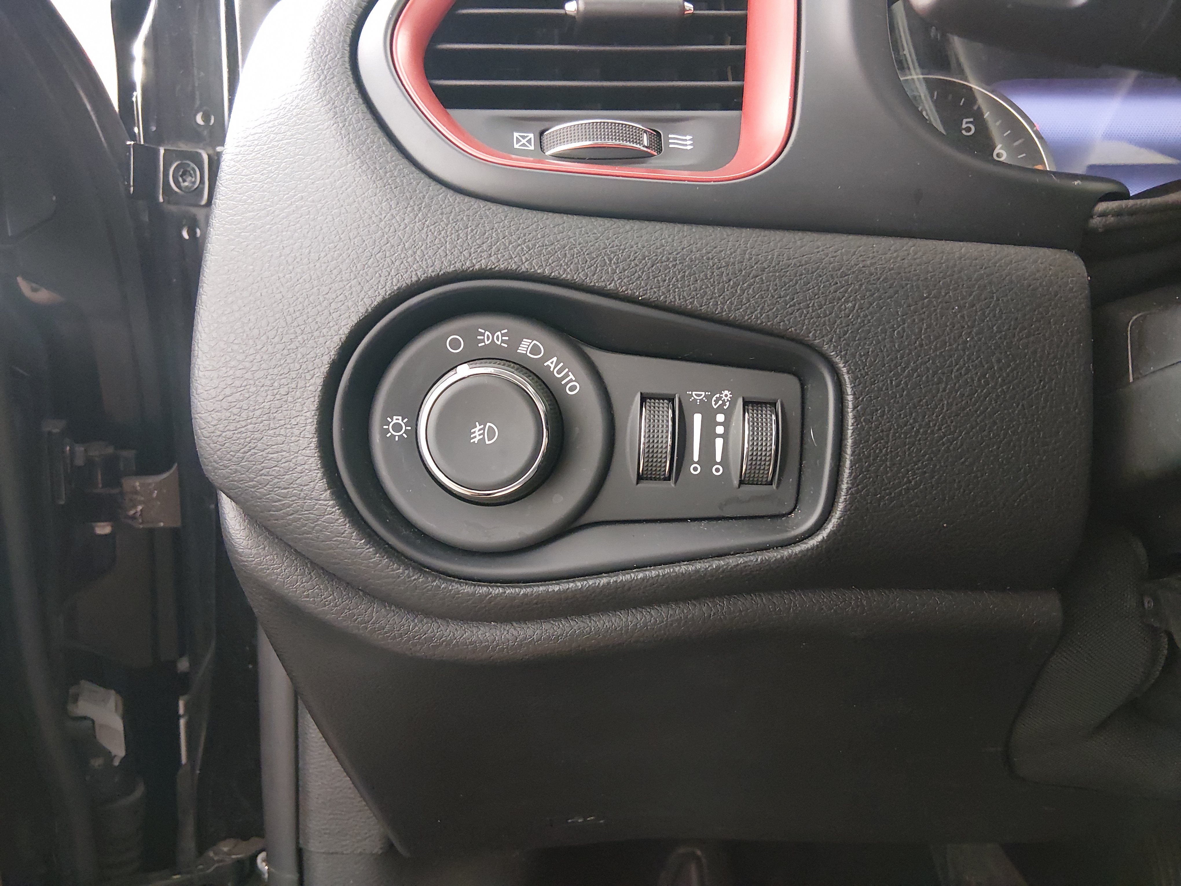 2023 Jeep Renegade Trailhawk - Photo 13