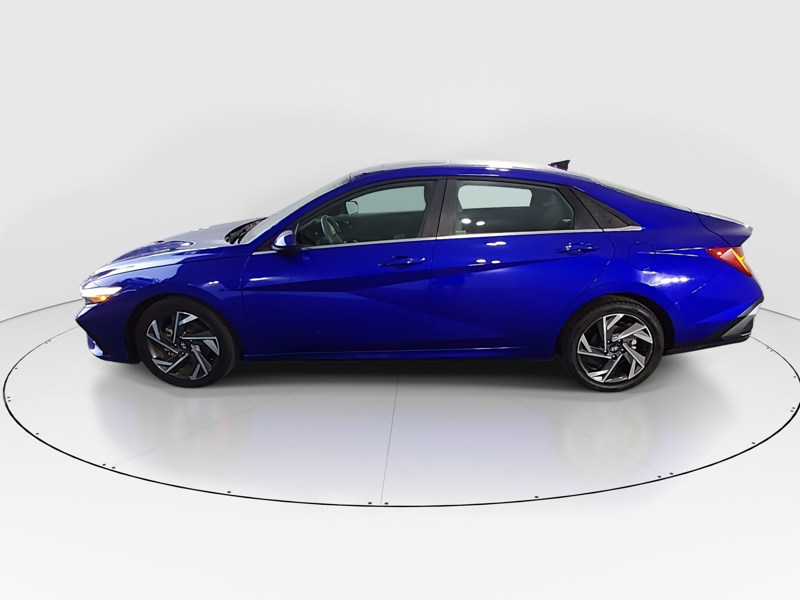 2025 Hyundai Elantra SEL - Photo 4