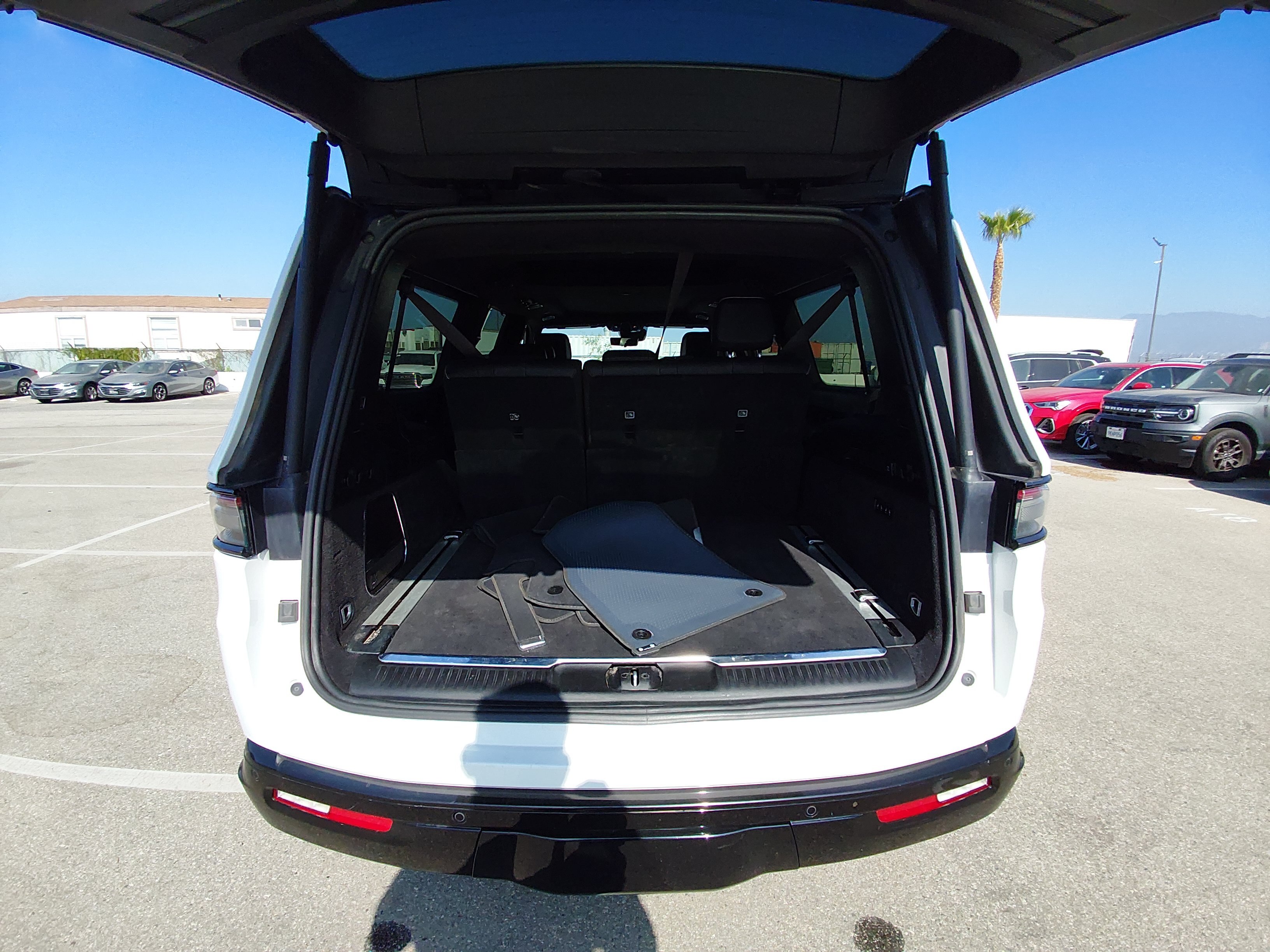 2024 Jeep Grand Wagoneer L Series II - Photo 11