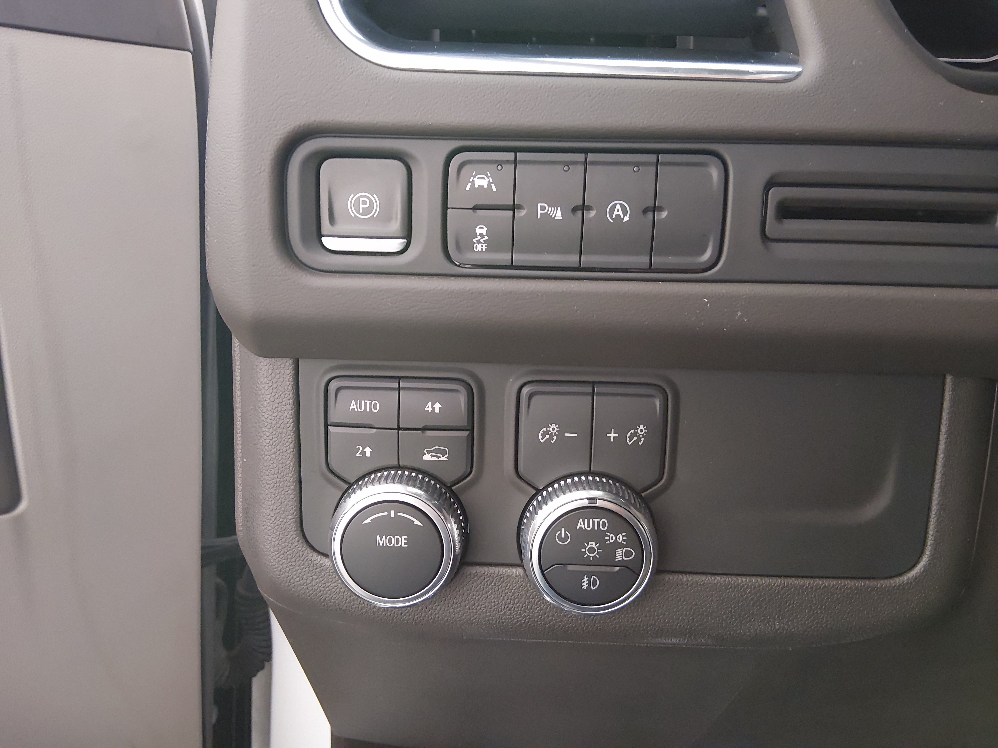 2023 GMC Yukon SLT - Photo 13