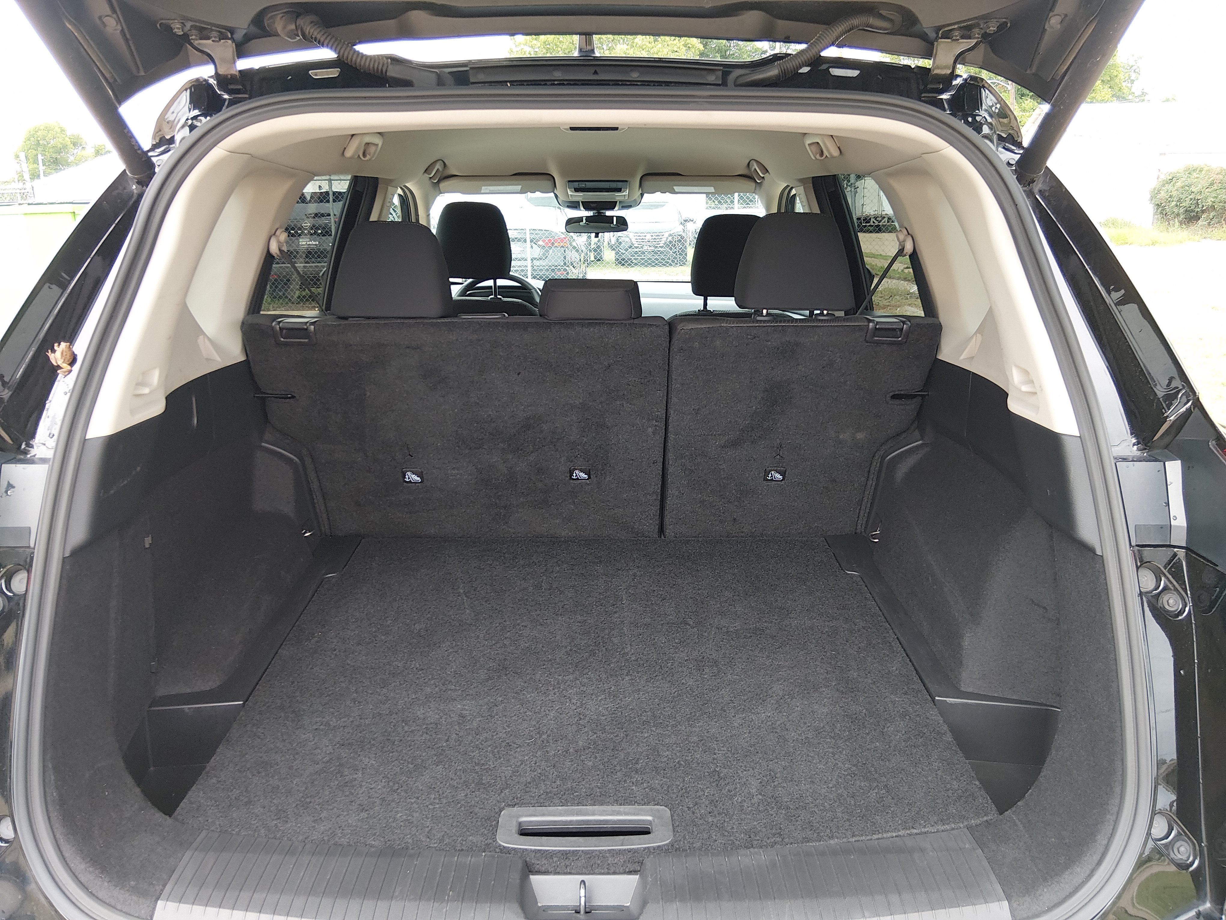 2025 Nissan Rogue SV - Photo 11