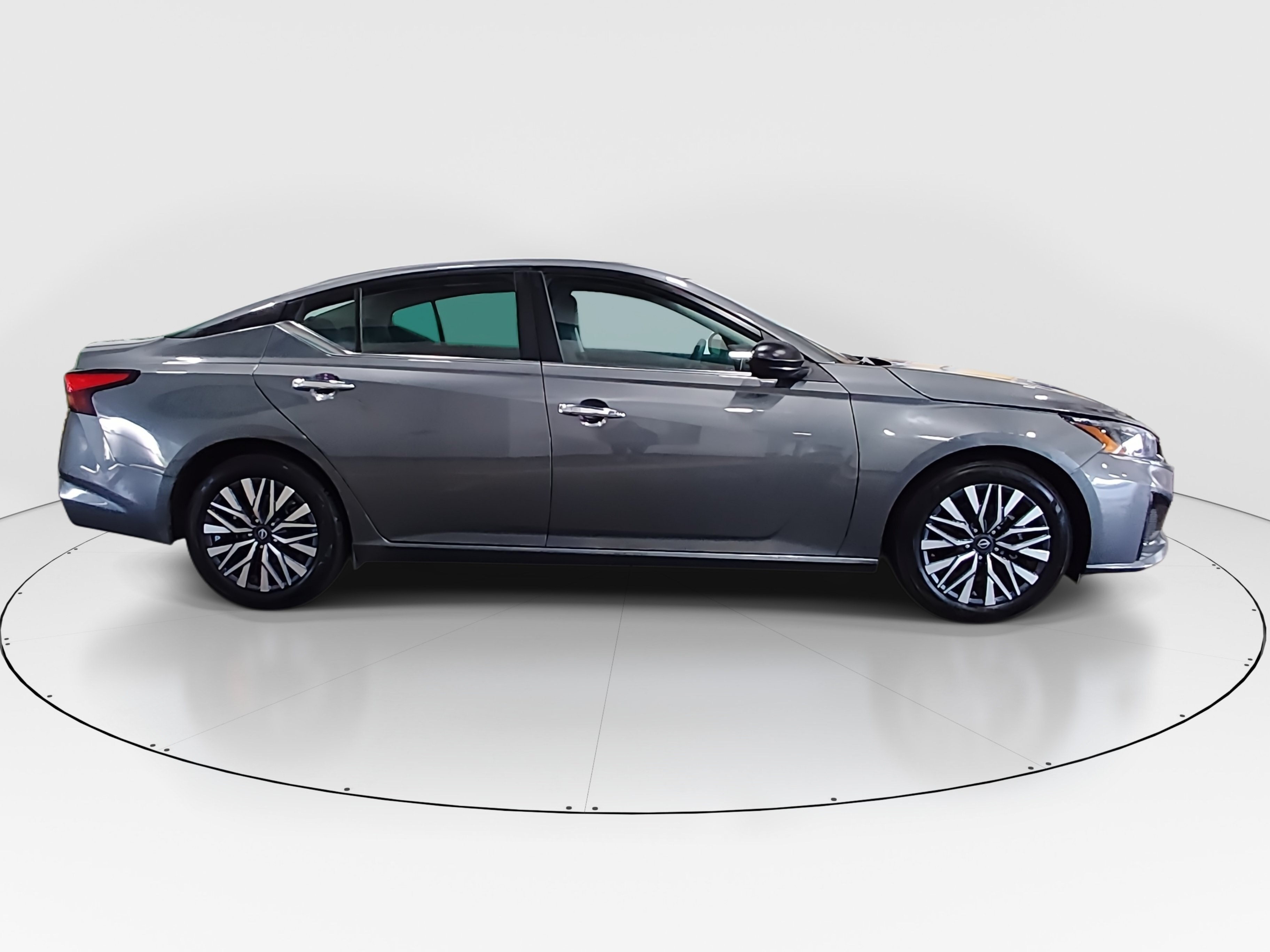 2025 Nissan Altima SV - Photo 8