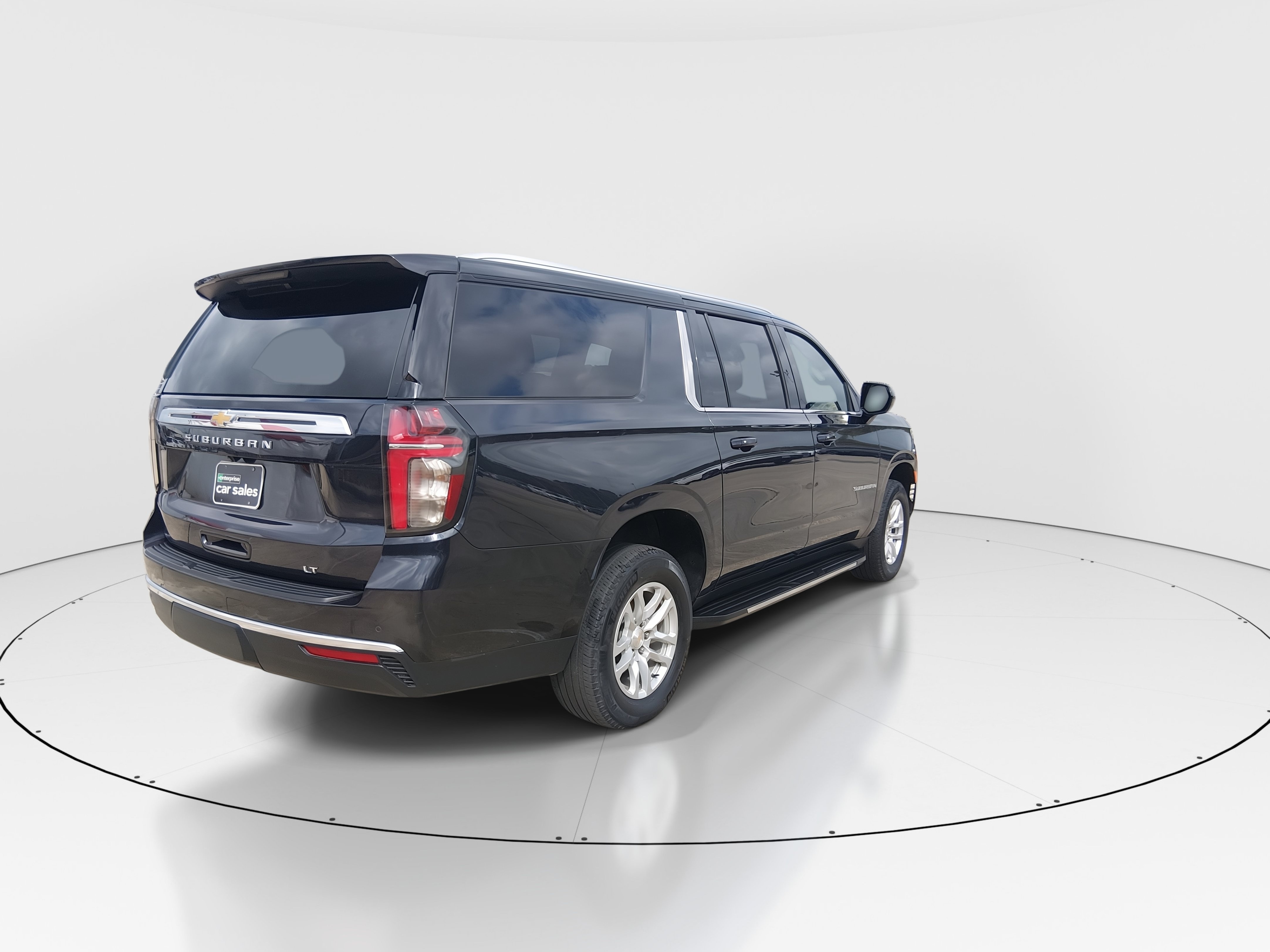 2024 Chevrolet Suburban LT - Photo 7
