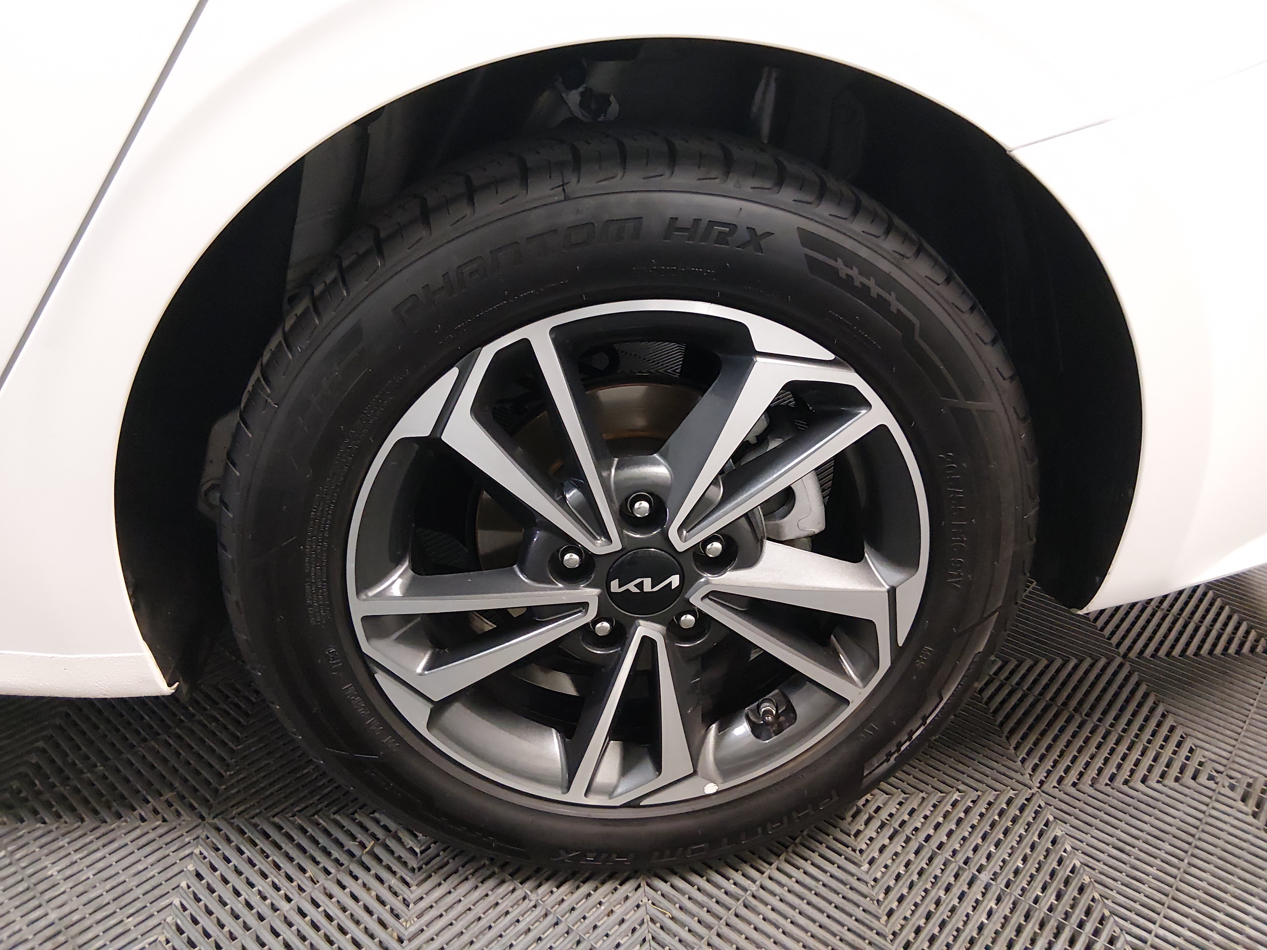 2024 Kia Forte LXS - Photo 10