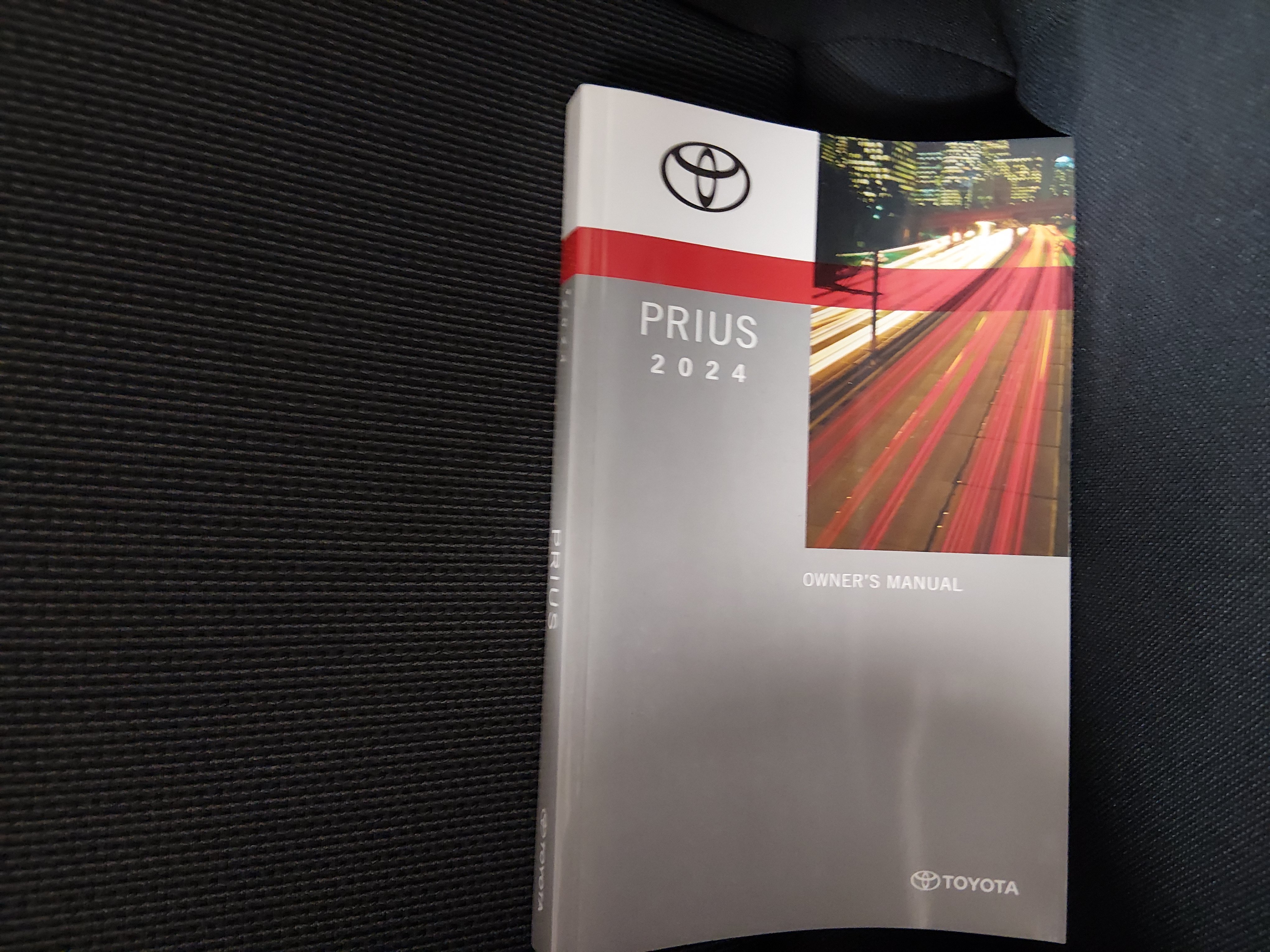 2024 Toyota Prius LE - Photo 19