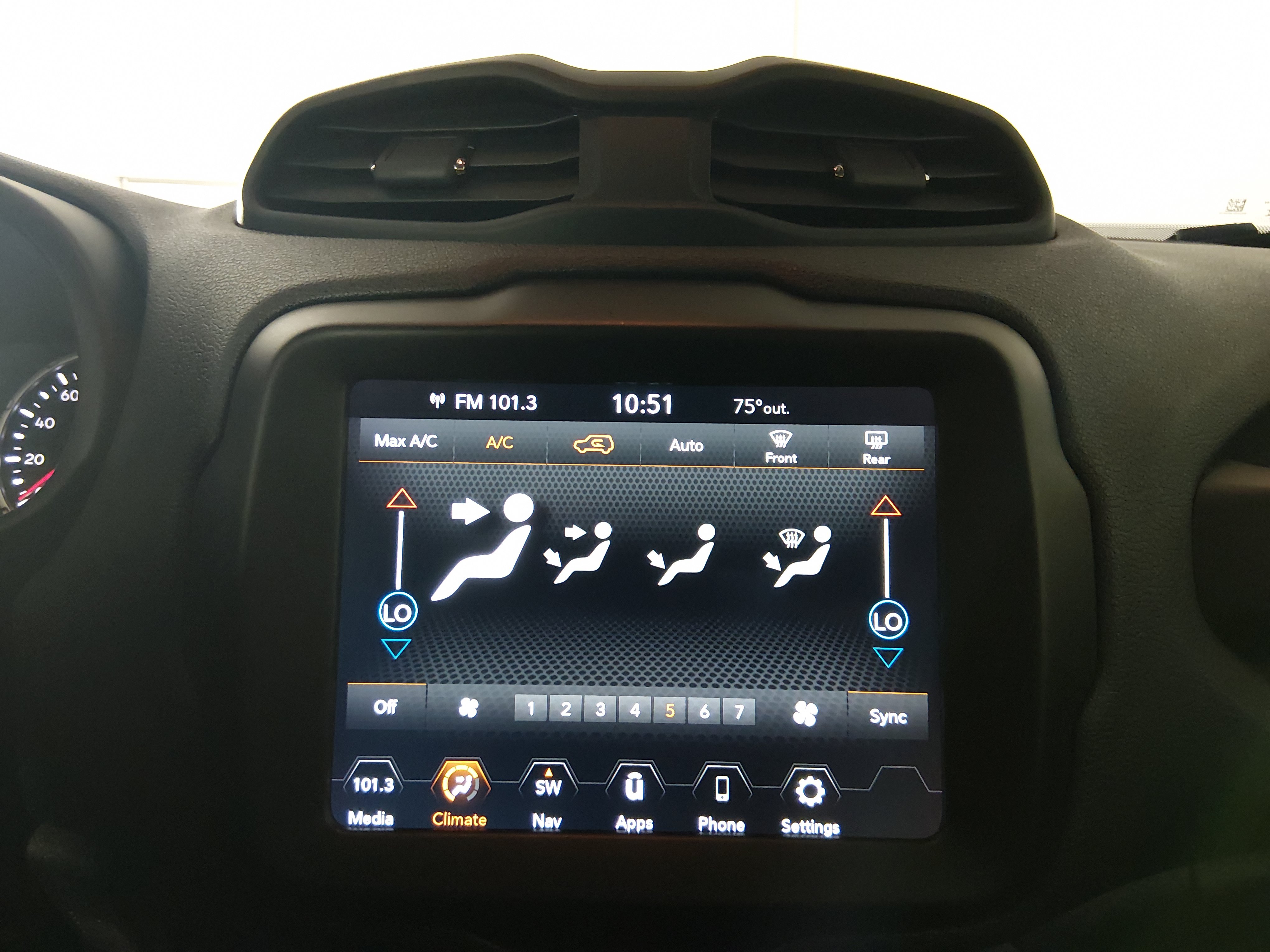 2023 Jeep Renegade Latitude - Photo 18