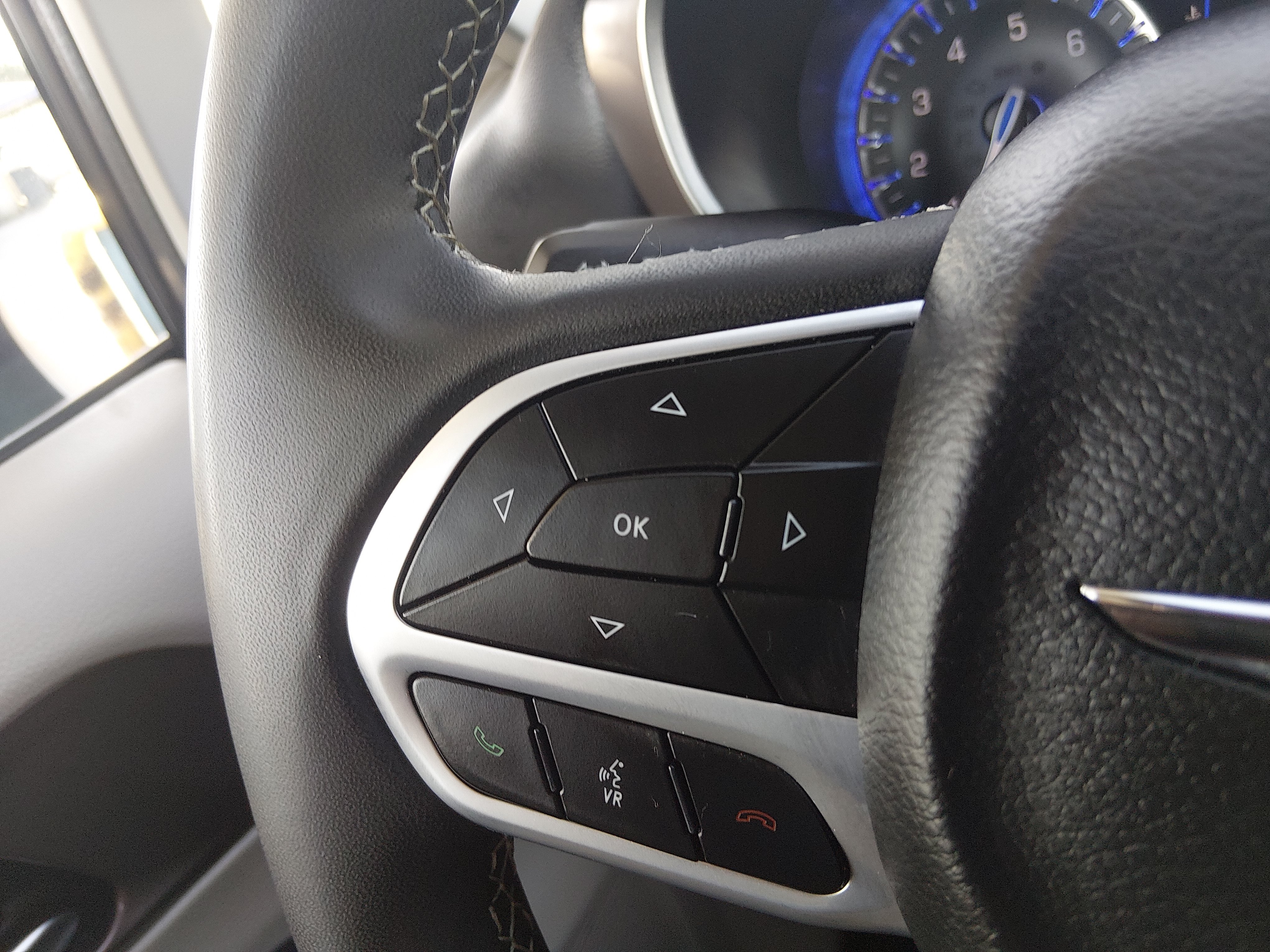 2023 Chrysler Voyager LX - Photo 13