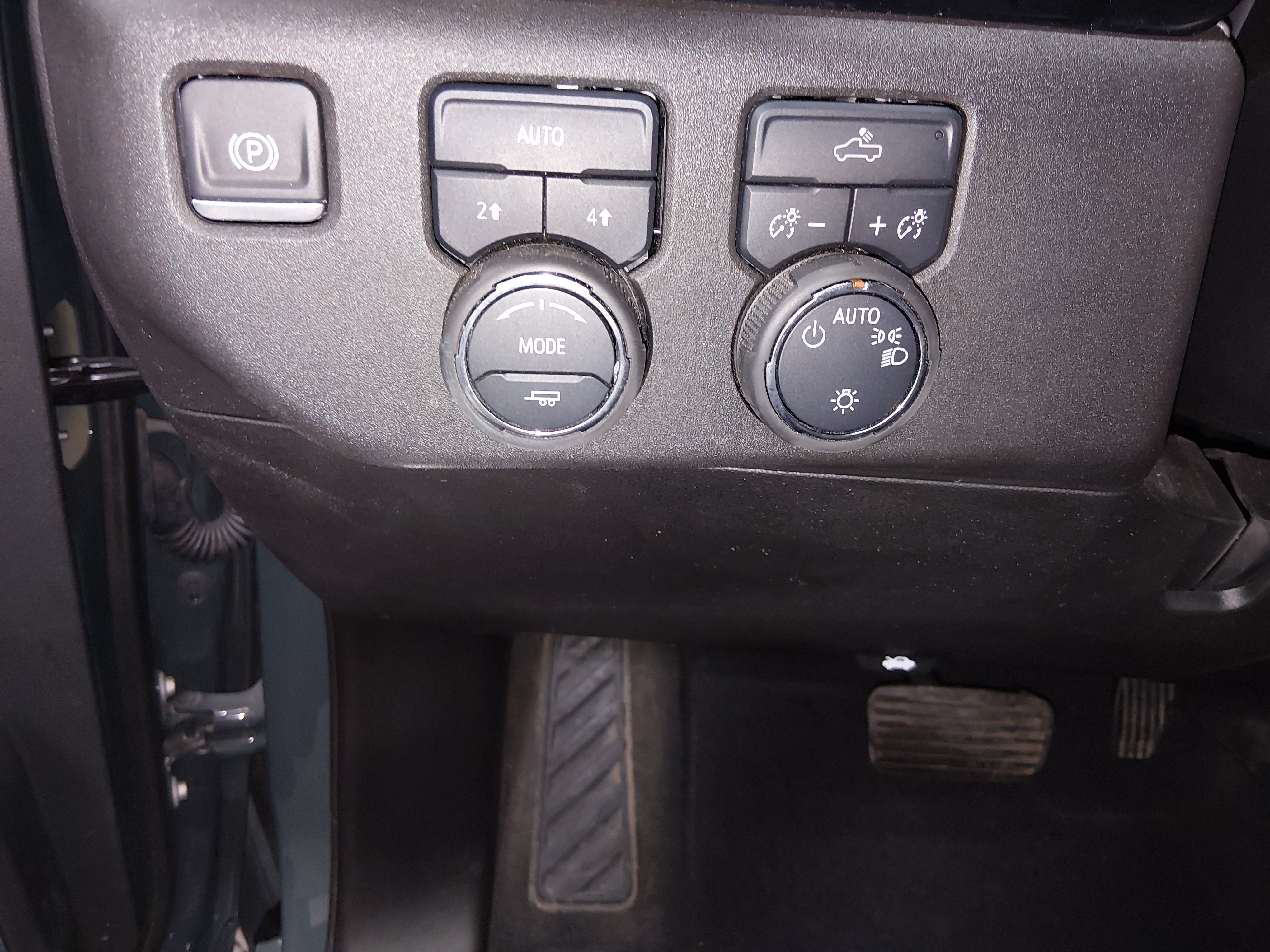 2025 Chevrolet Silverado 1500 LT - Photo 13