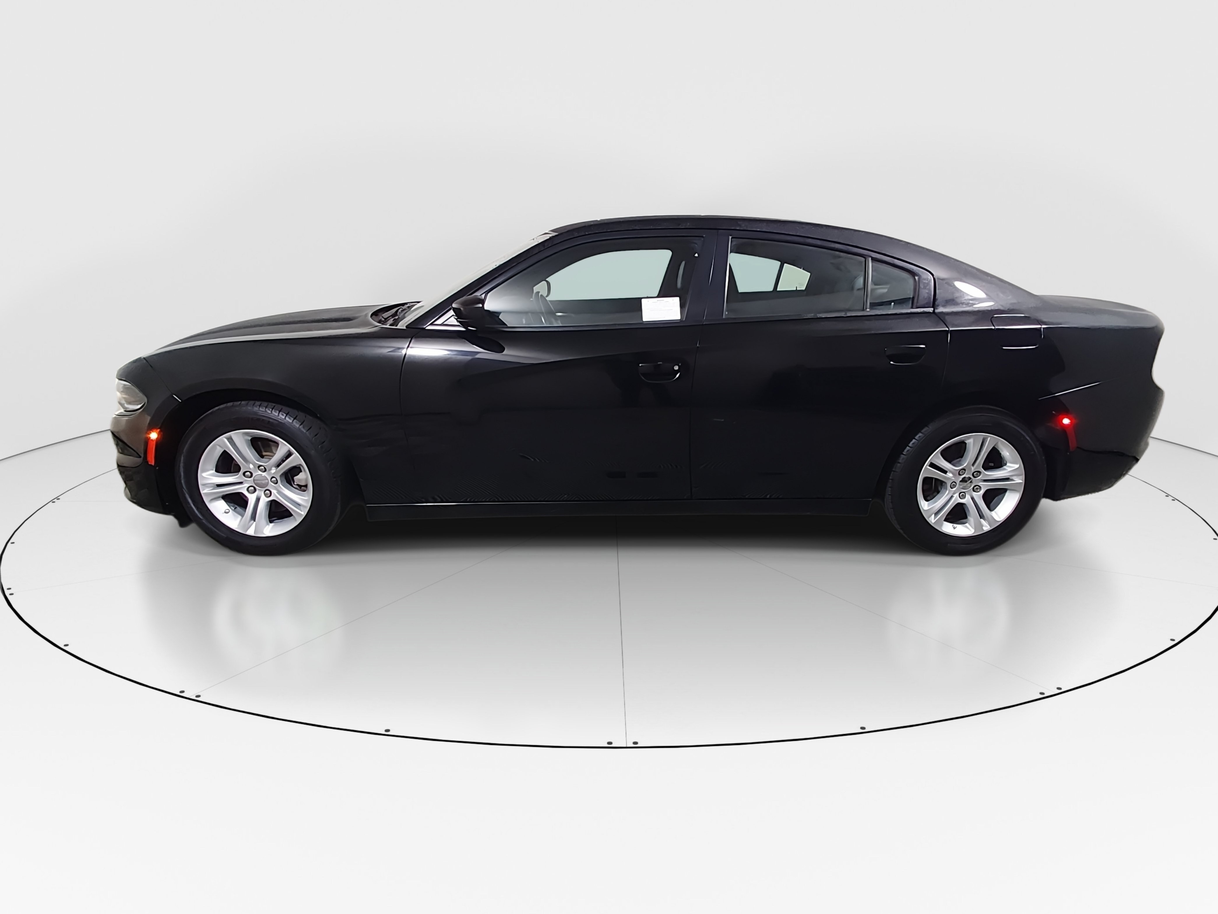 2022 Dodge Charger SXT - Photo 4