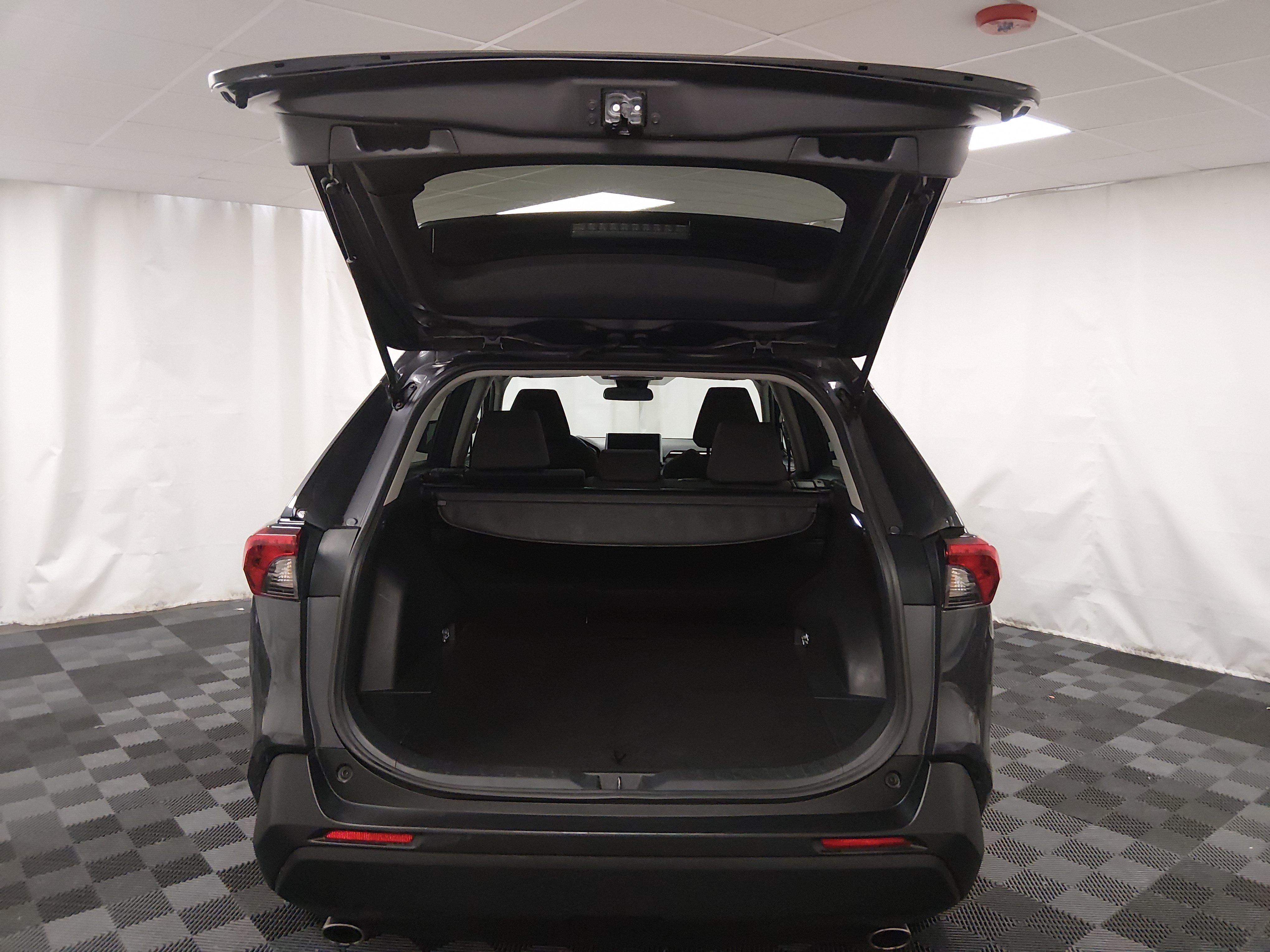2024 Toyota RAV4 XLE - Photo 11