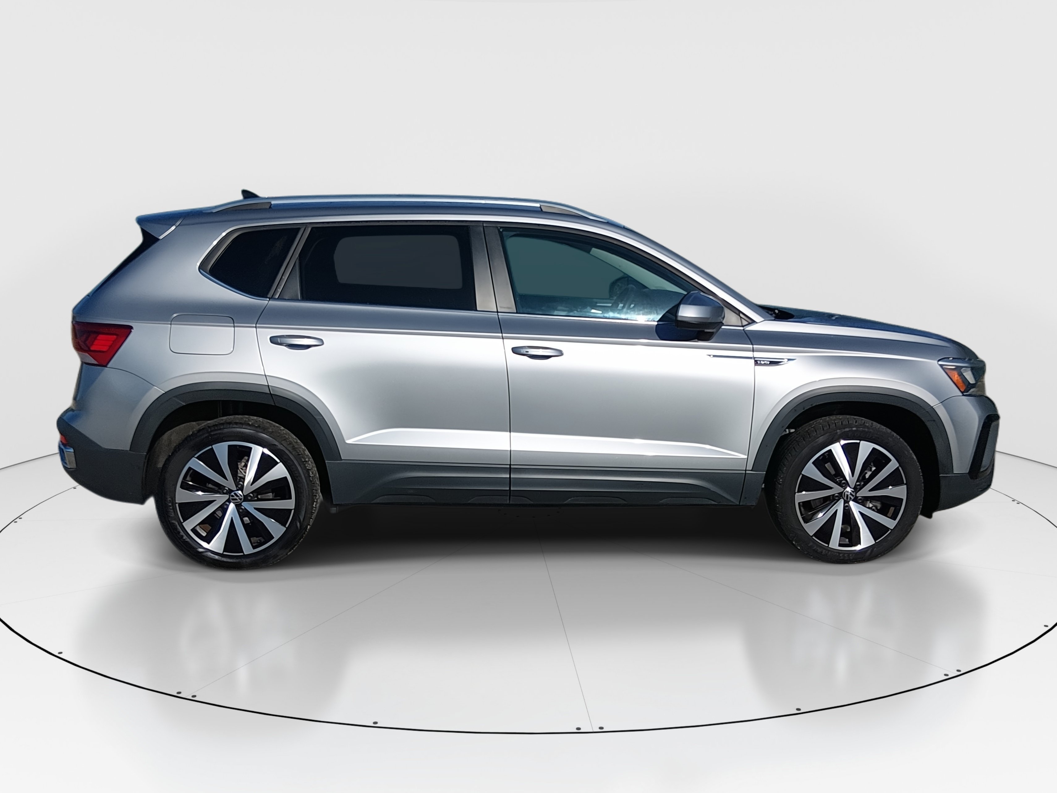 2024 Volkswagen Taos SE - Photo 8