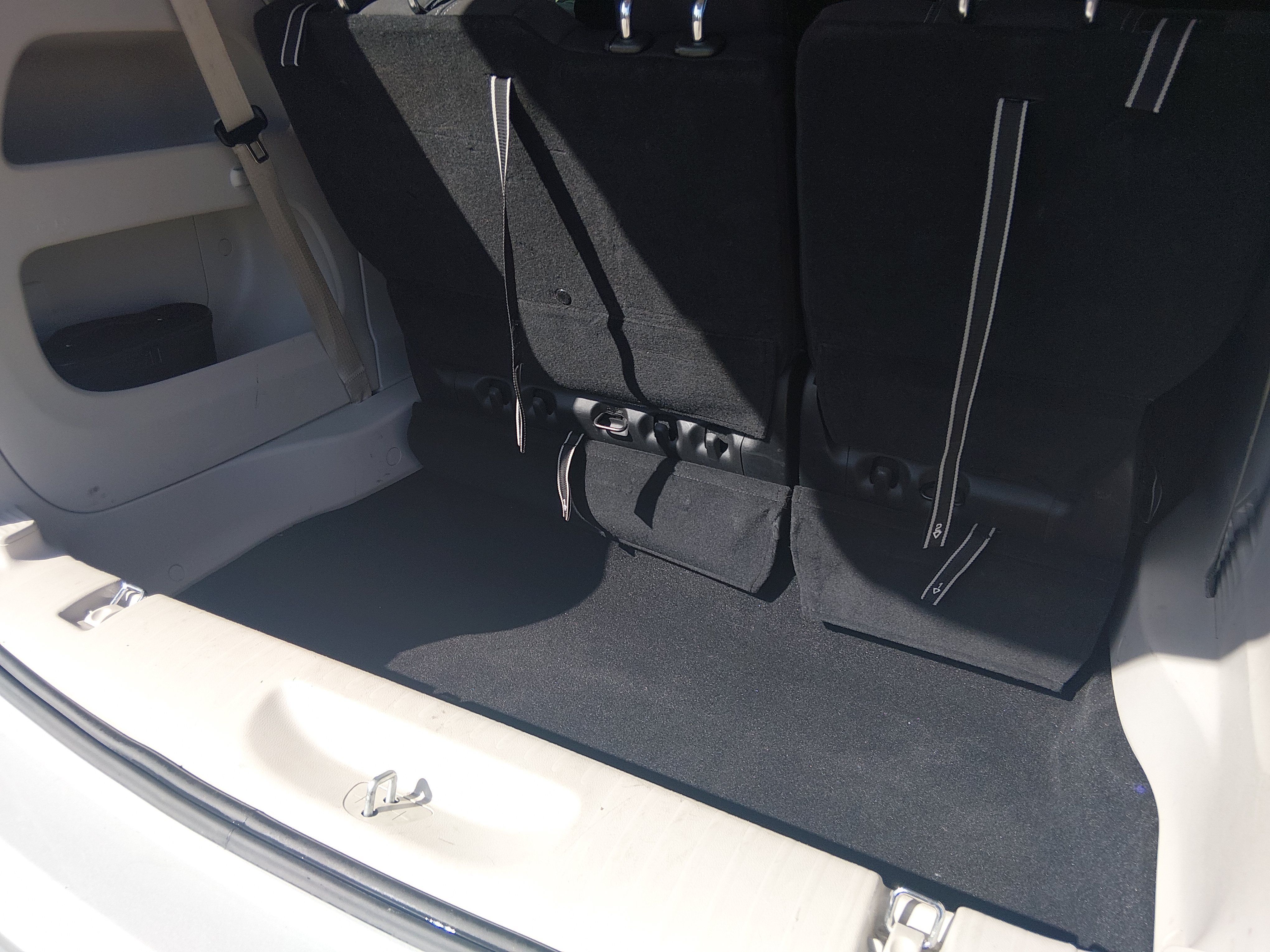 2023 Chrysler Voyager LX - Photo 11