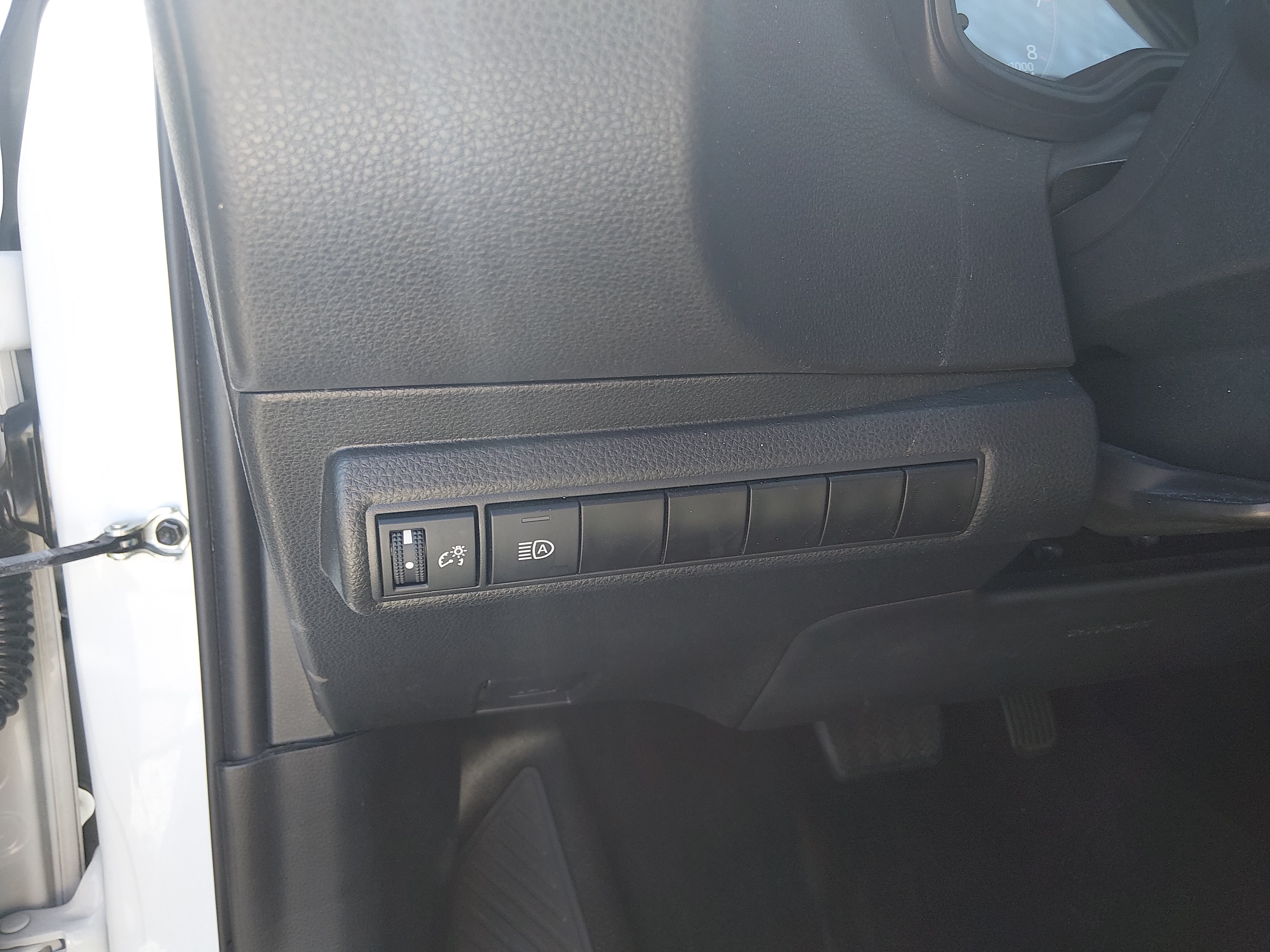 2024 Toyota Corolla LE - Photo 13