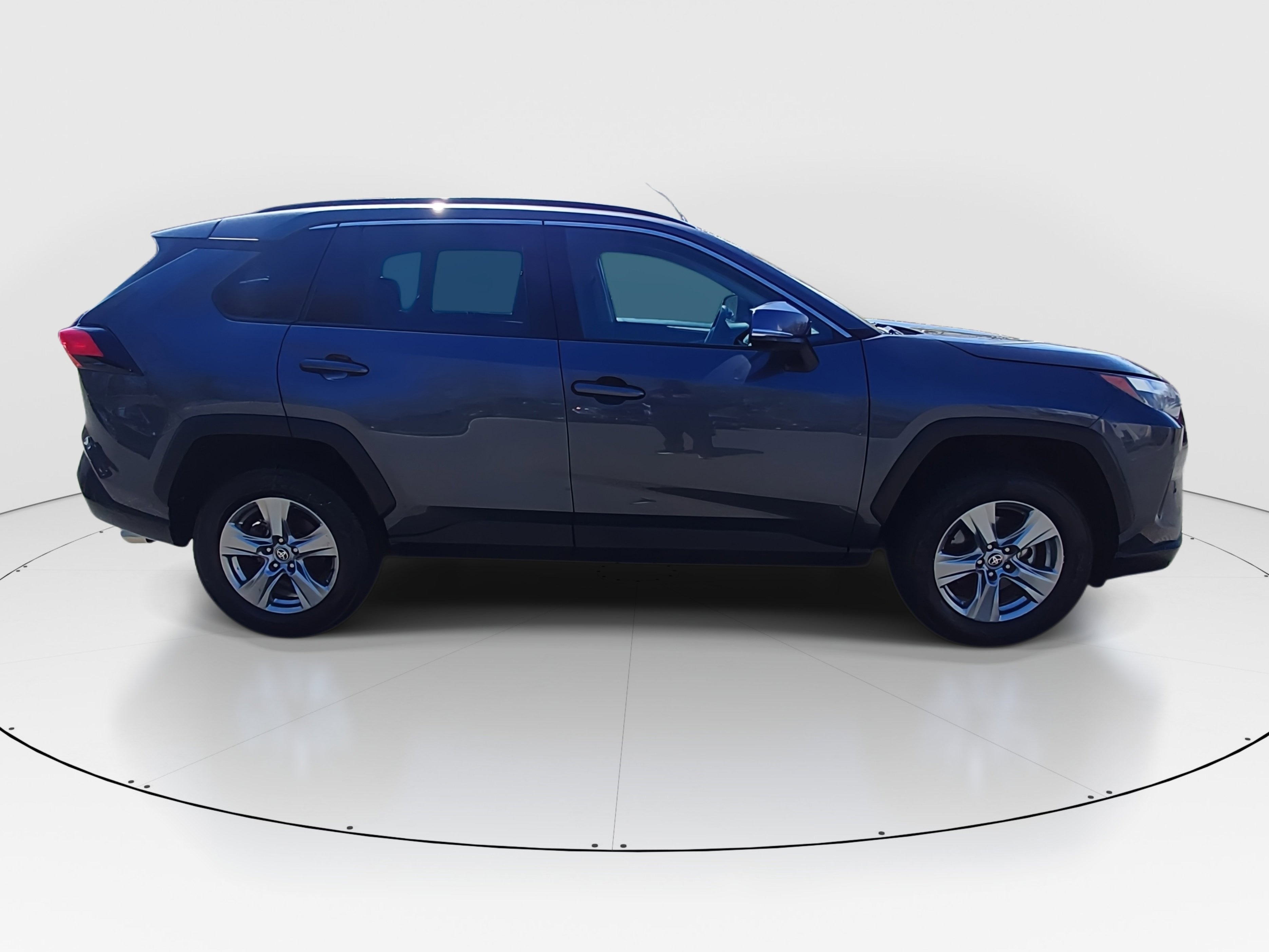 2024 Toyota RAV4 XLE - Photo 8