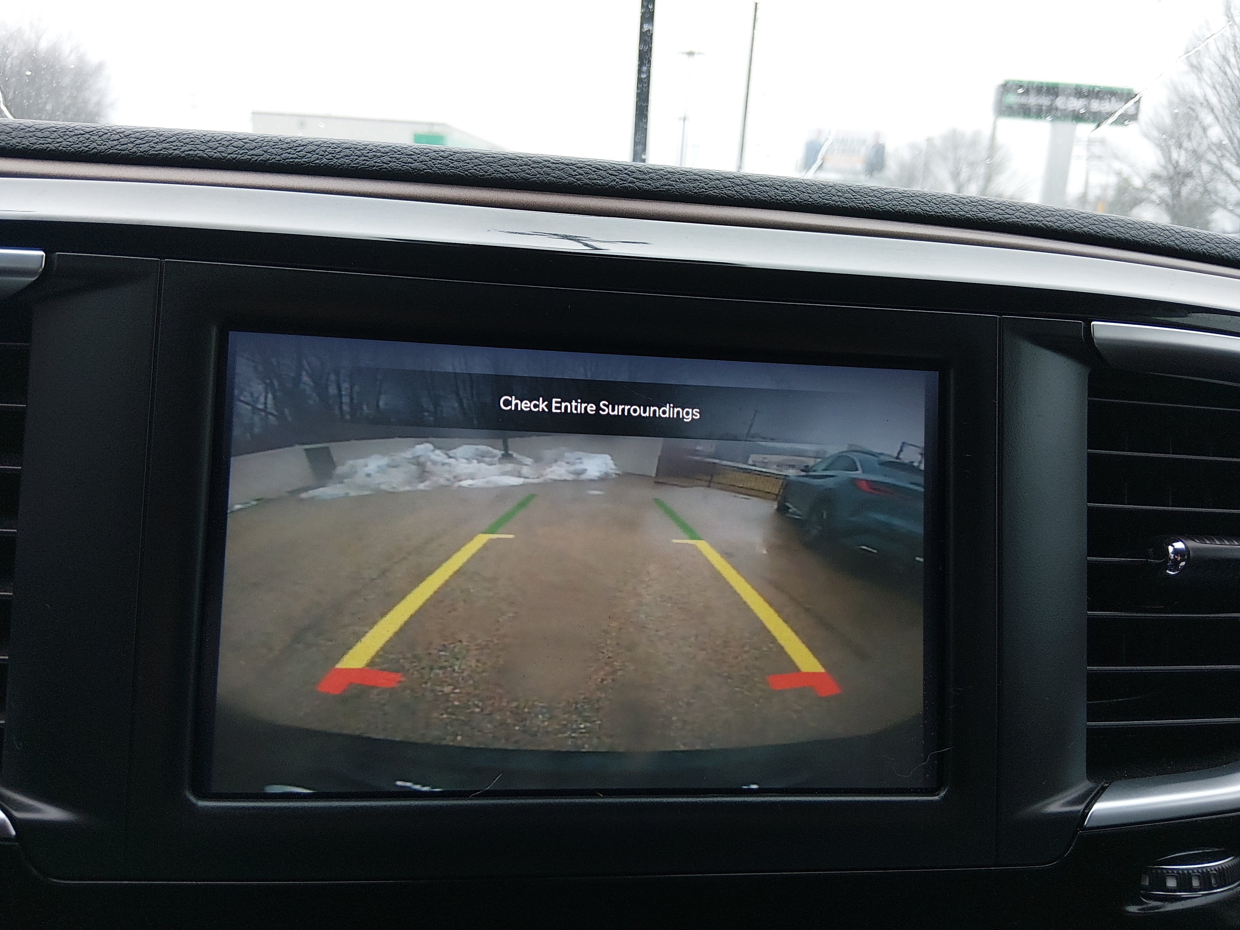 2024 Chrysler Voyager LX - Photo 16