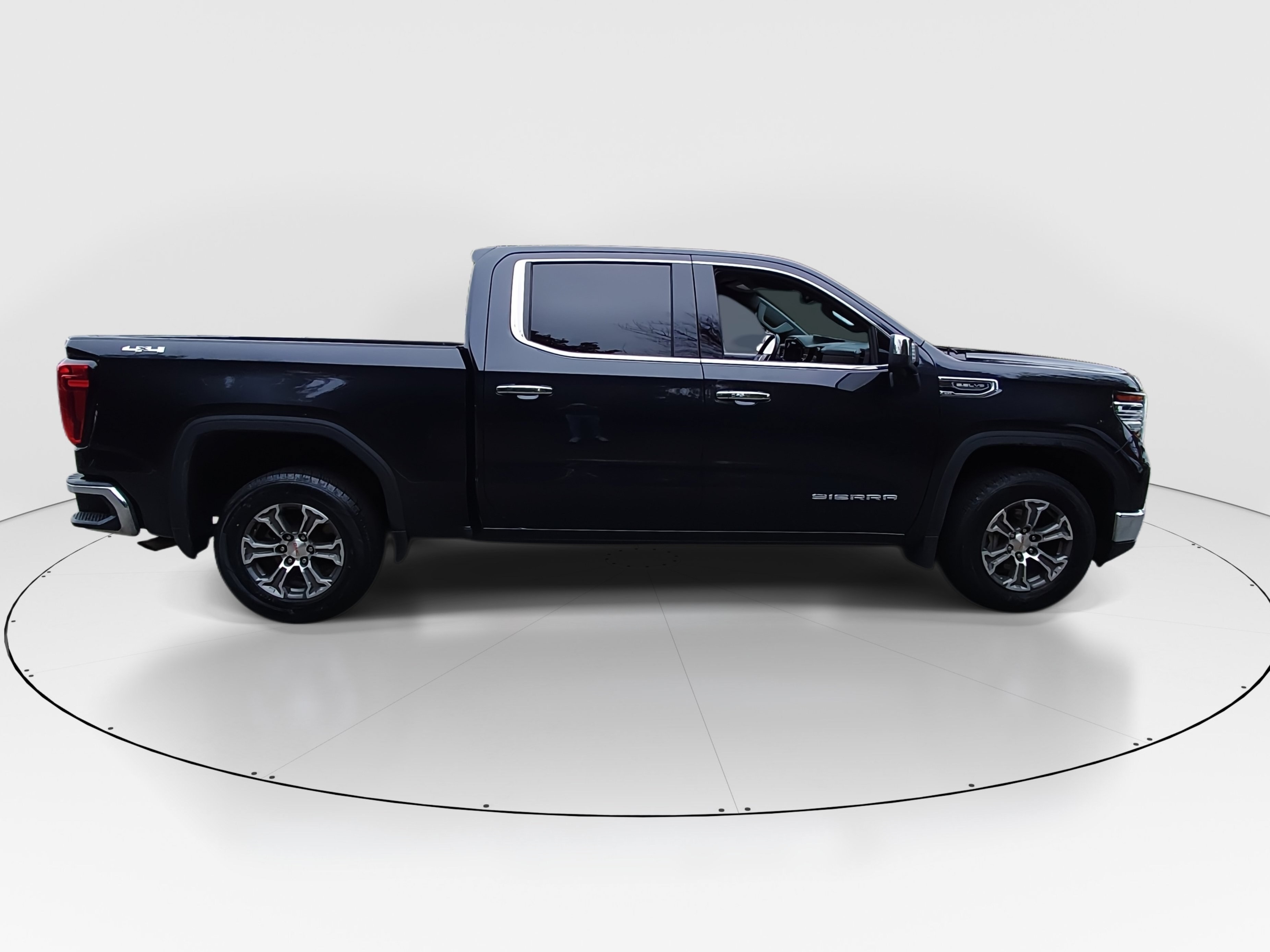 2025 GMC Sierra 1500 SLT - Photo 8