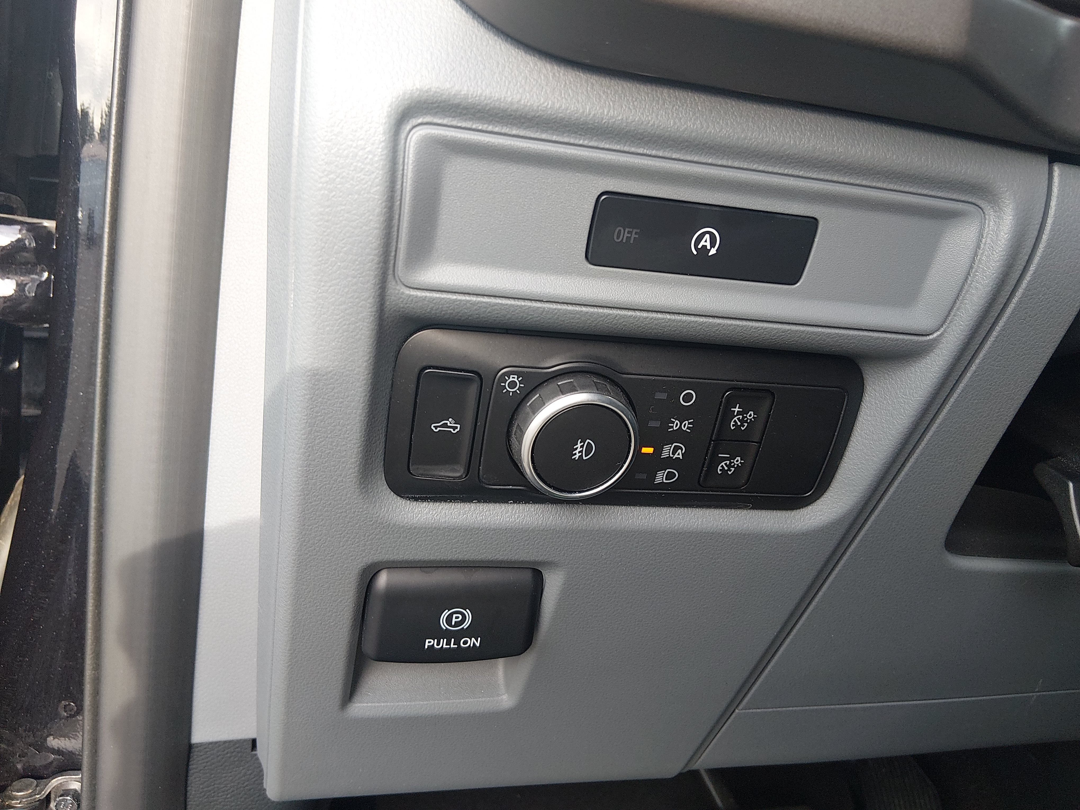 2025 Ford F-150 XLT - Photo 19
