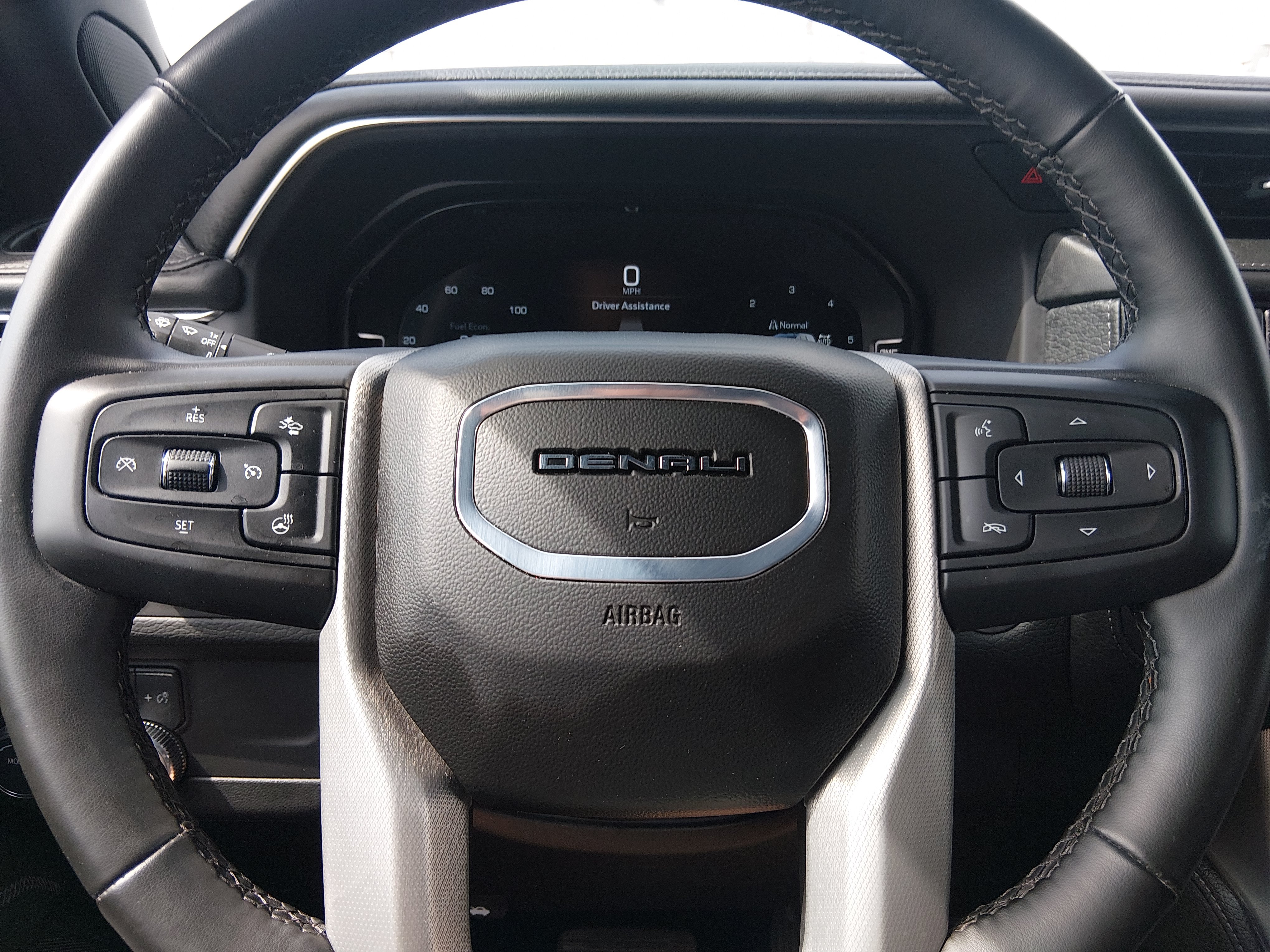 2024 GMC Yukon Denali - Photo 12
