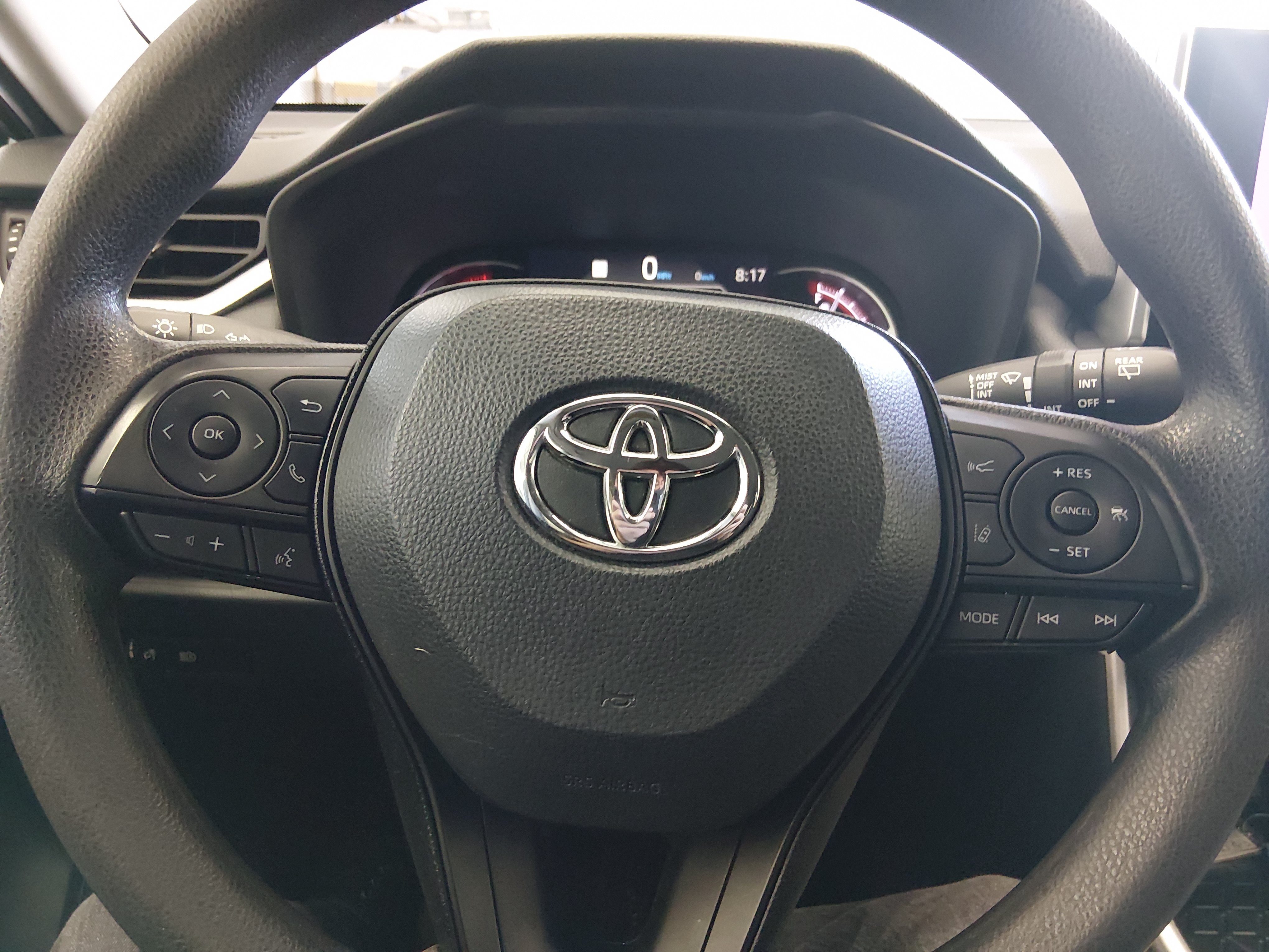 2024 Toyota RAV4 XLE - Photo 12