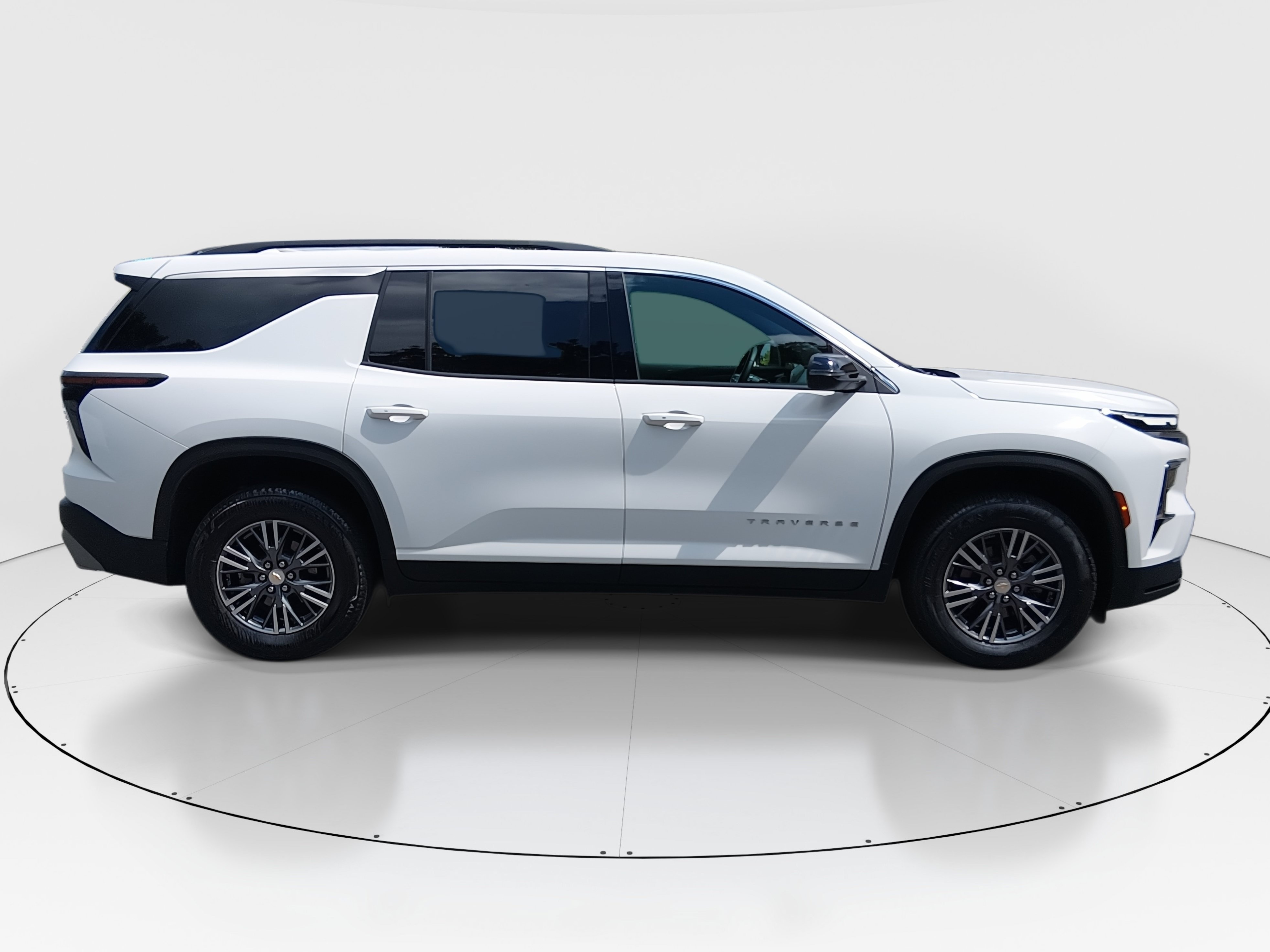 2025 Chevrolet Traverse LT - Photo 8